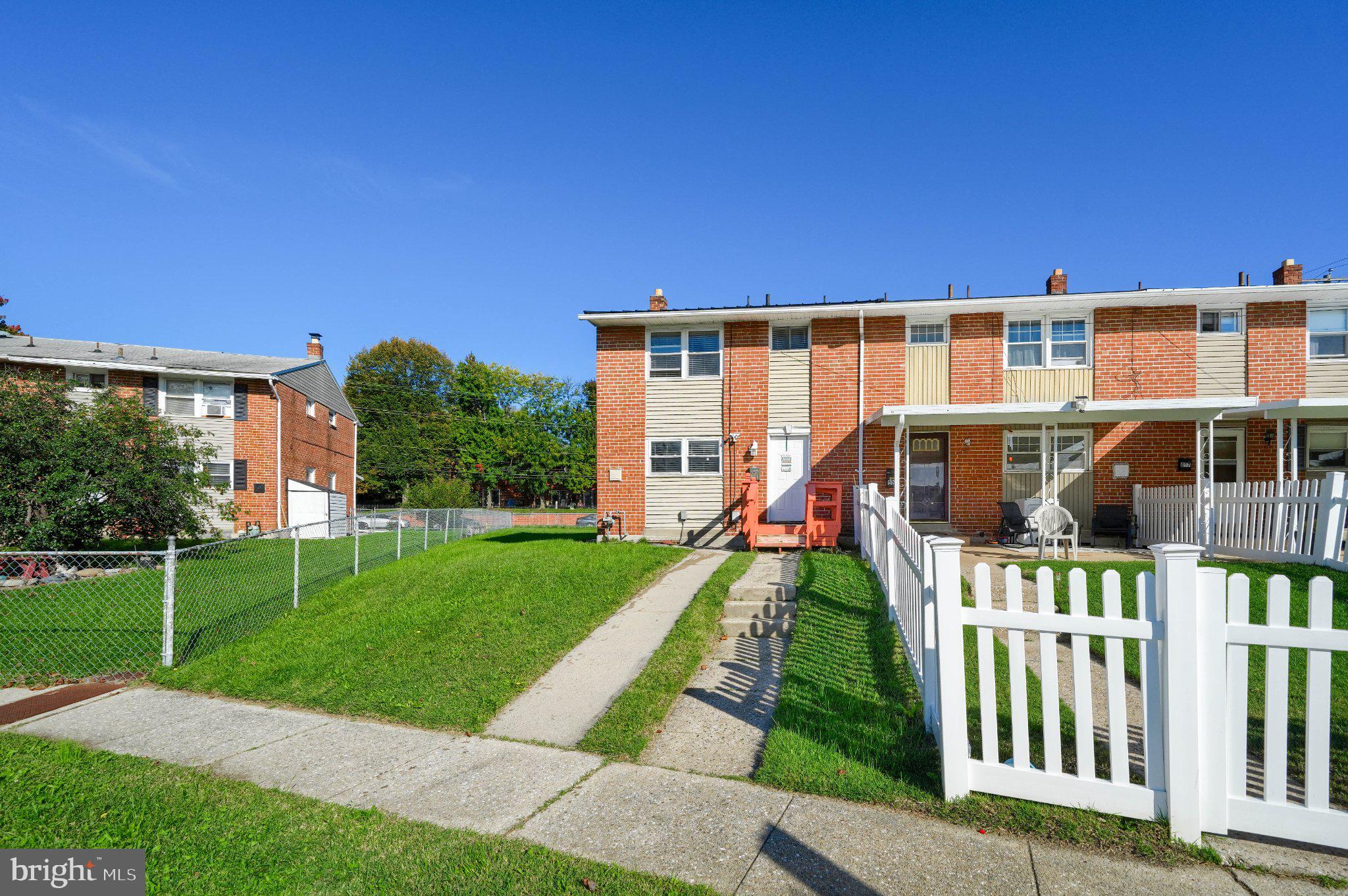 891 E KINGS COURT