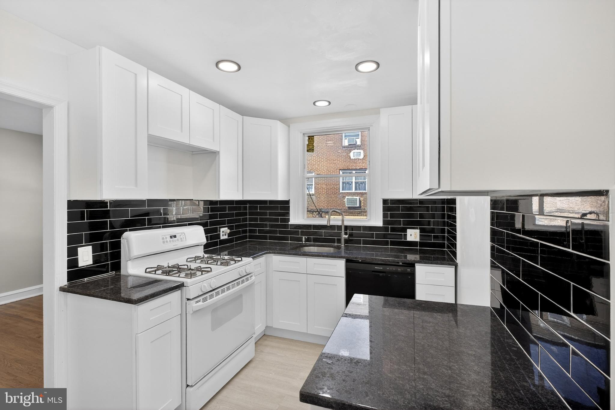 OXFORD CIRCLE - Residential