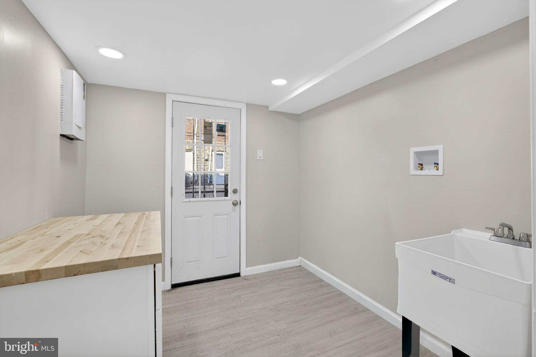 OXFORD CIRCLE - Residential