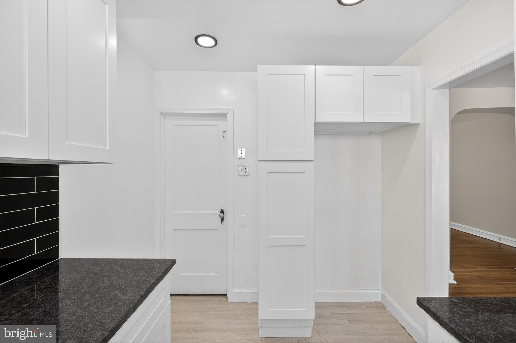 OXFORD CIRCLE - Residential