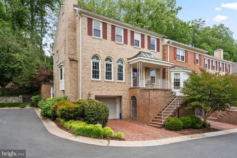 Photo of 8015 Quarry Ridge Way, BETHESDA, MD 20817 (MLS # MDMC2235392)