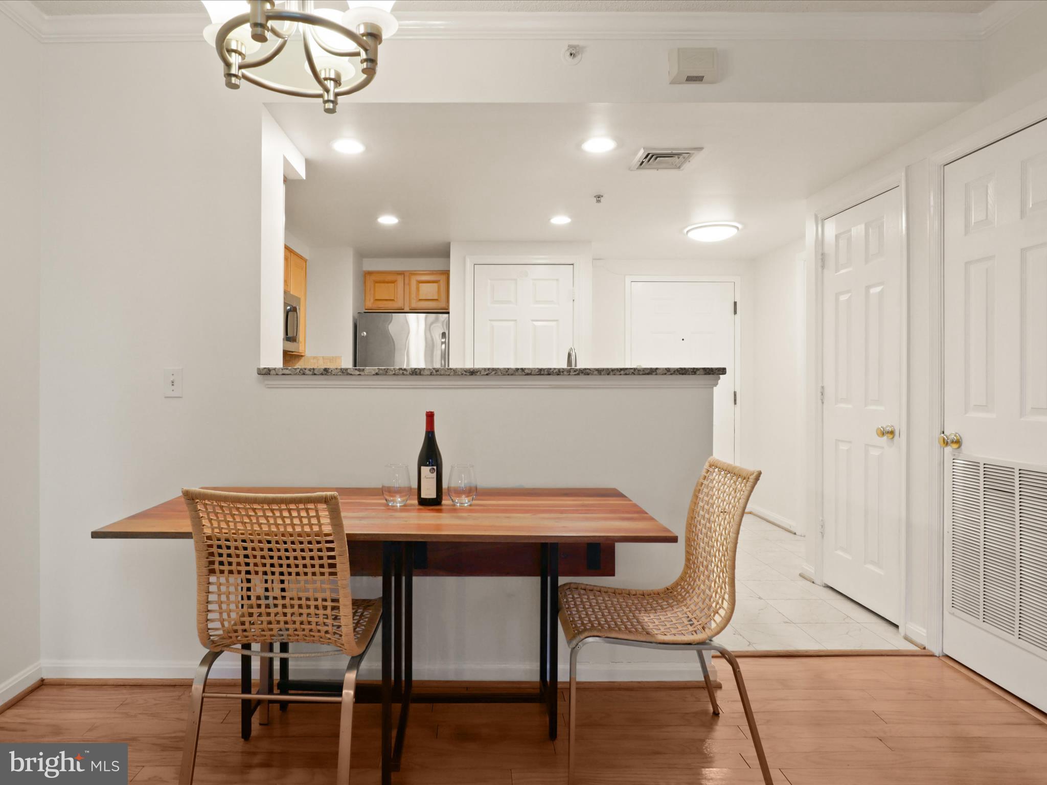 LEXINGTON SQUARE - Residential