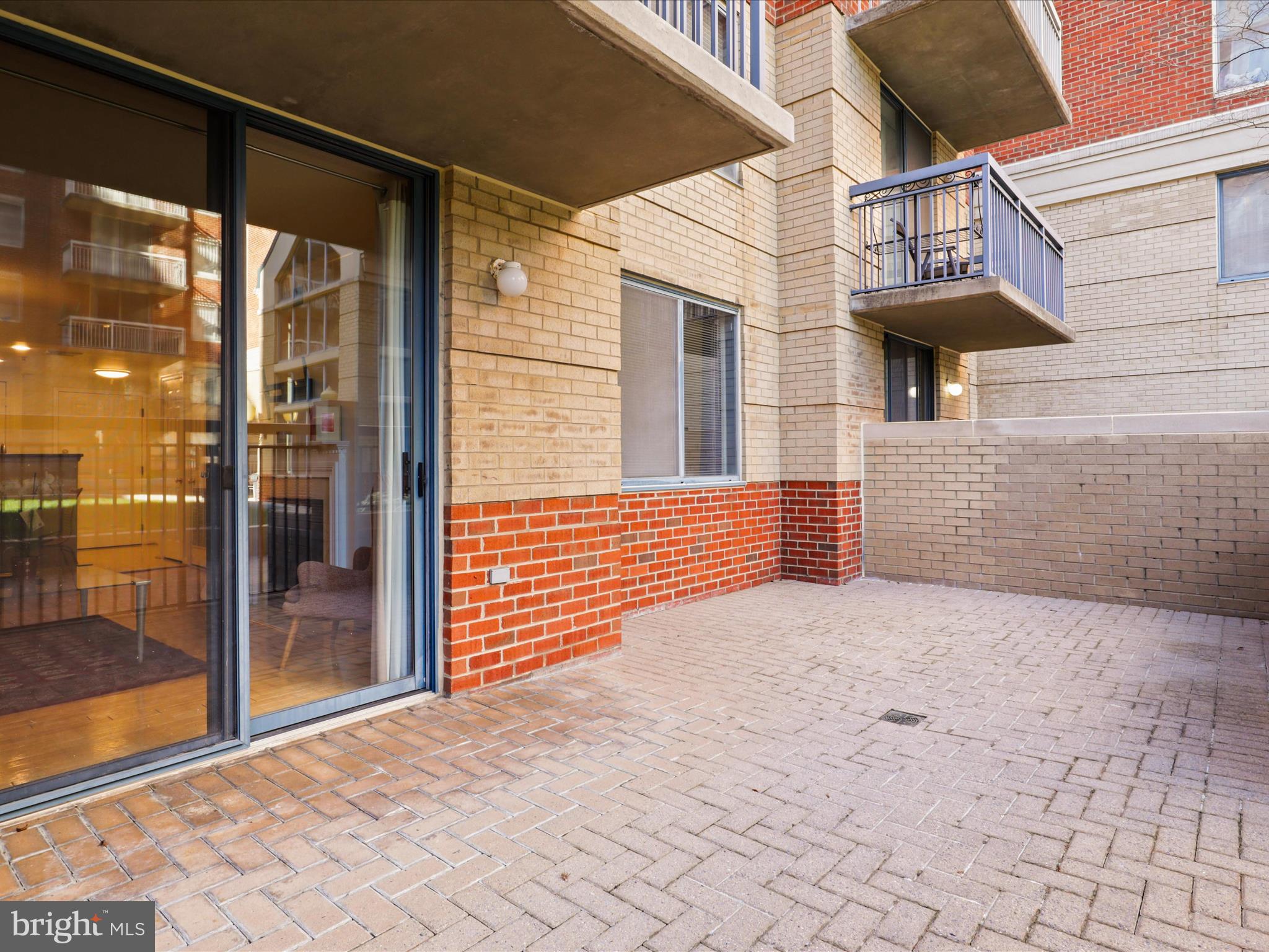 LEXINGTON SQUARE - Residential