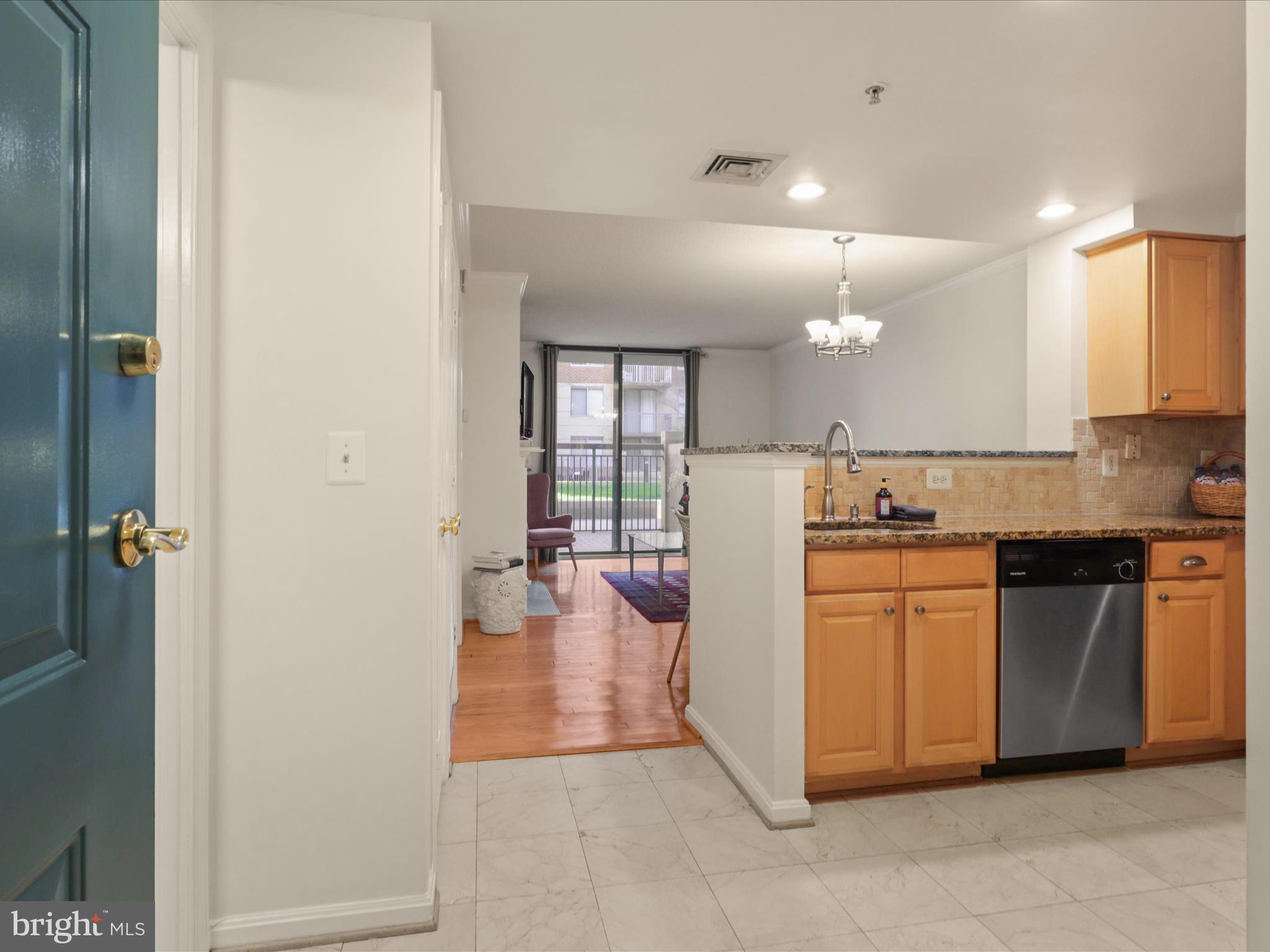 LEXINGTON SQUARE - Residential