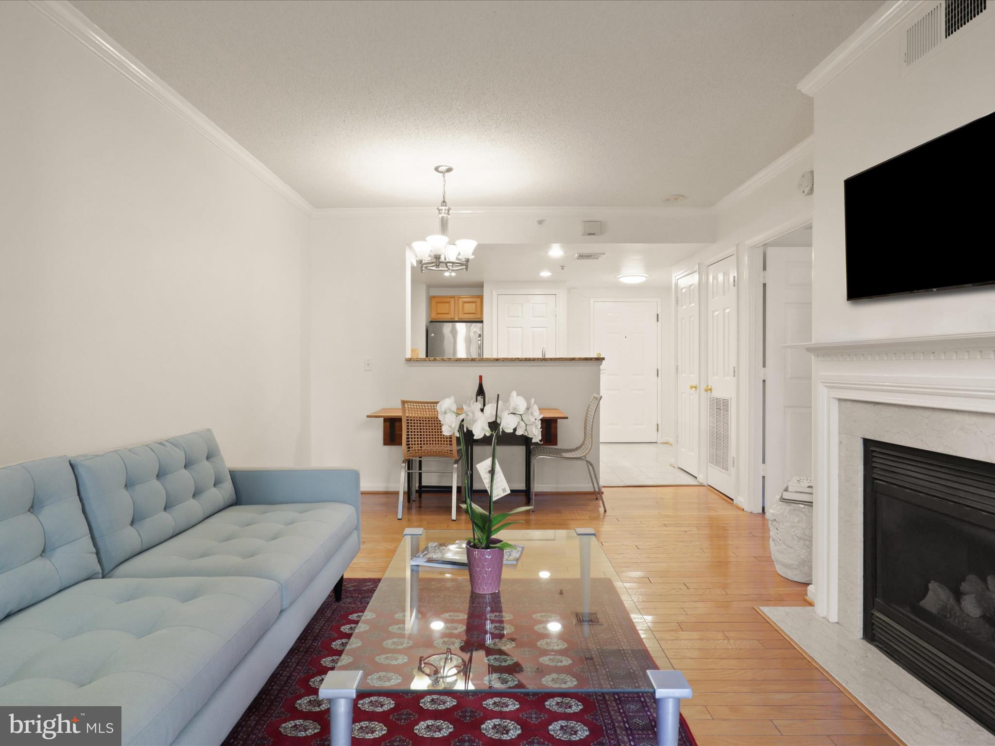 LEXINGTON SQUARE - Residential