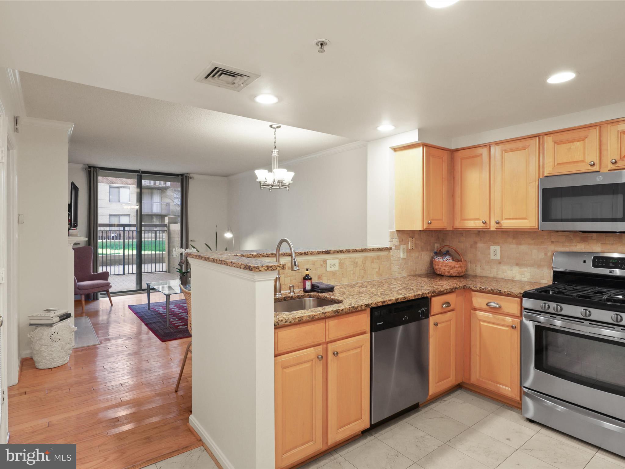 LEXINGTON SQUARE - Residential