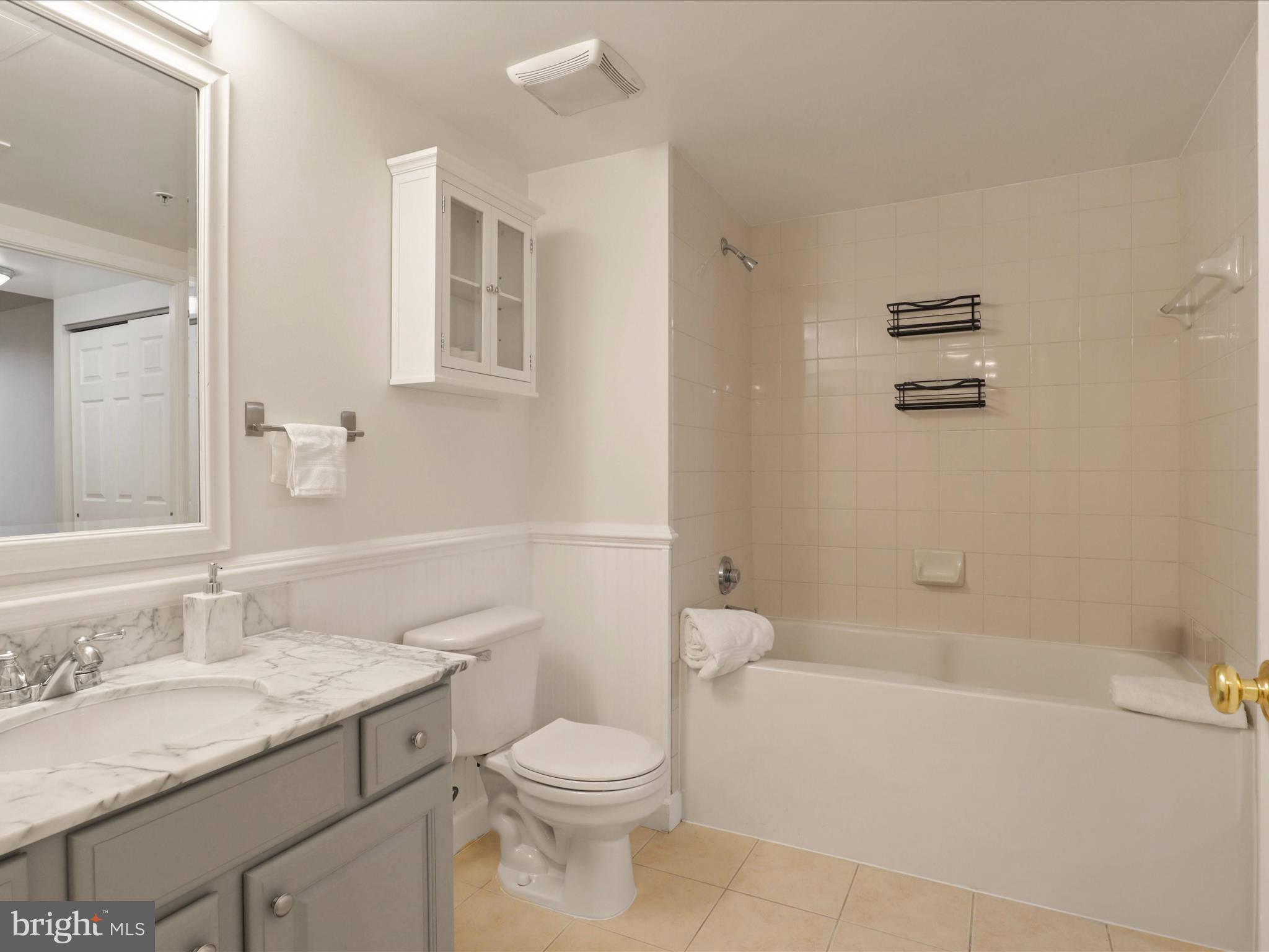 LEXINGTON SQUARE - Residential