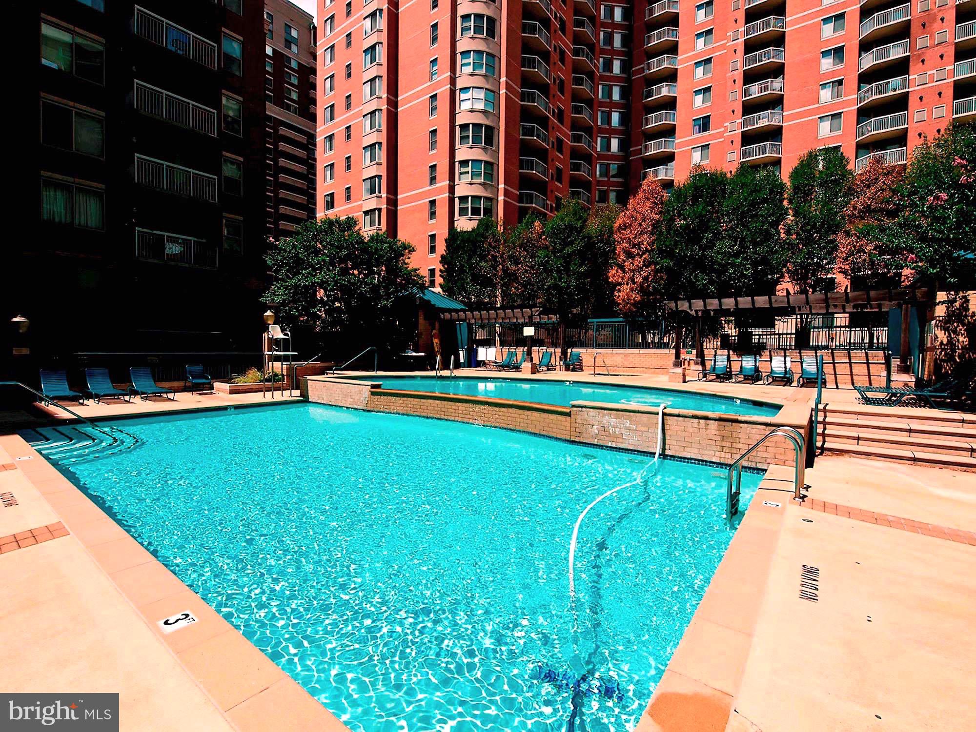 LEXINGTON SQUARE - Residential