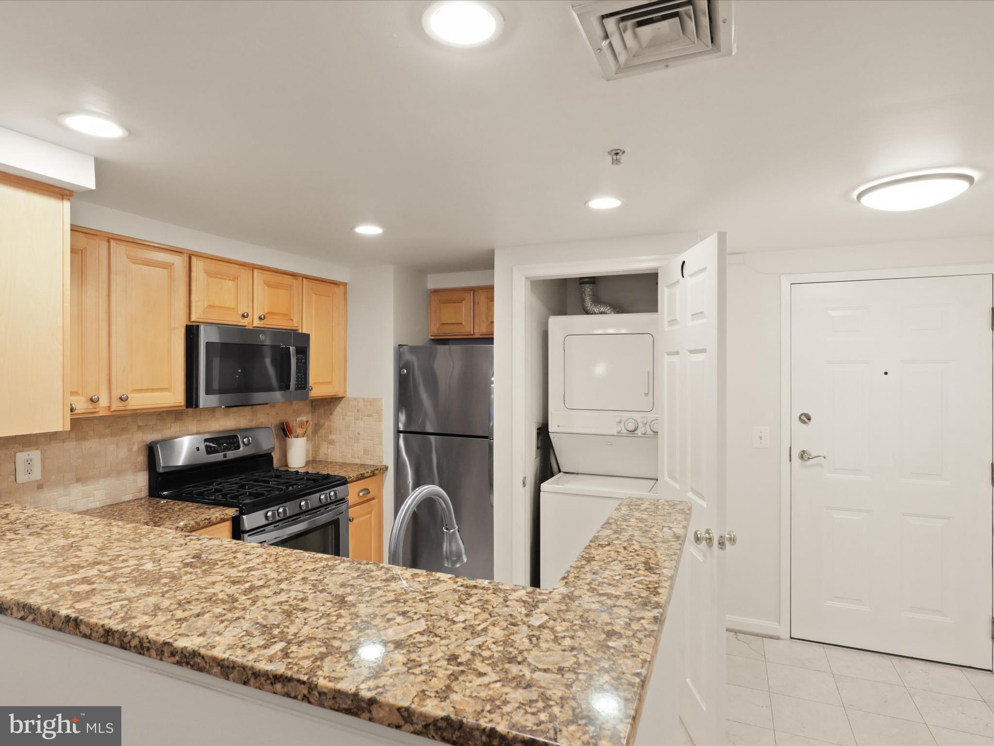 LEXINGTON SQUARE - Residential