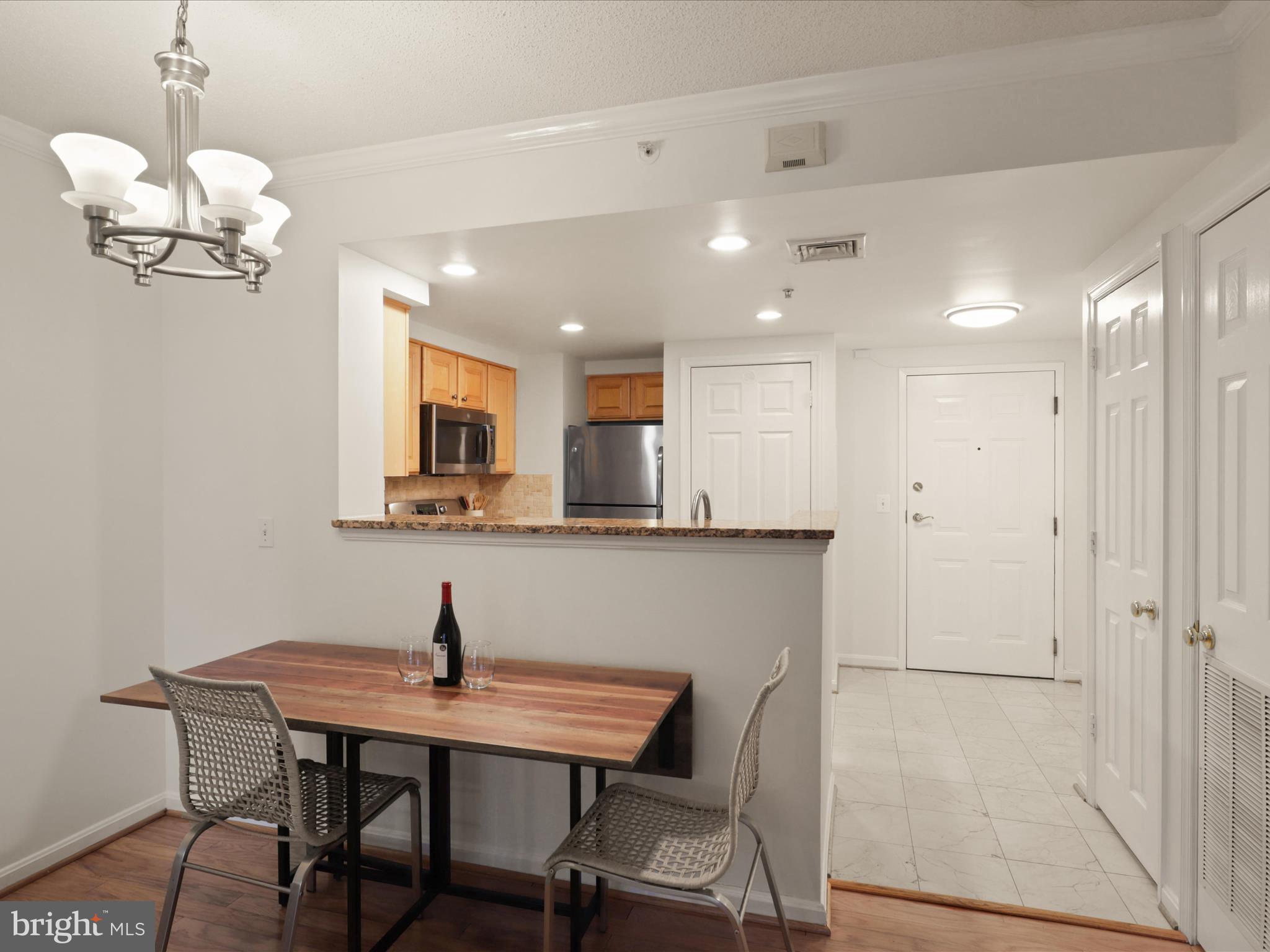 LEXINGTON SQUARE - Residential