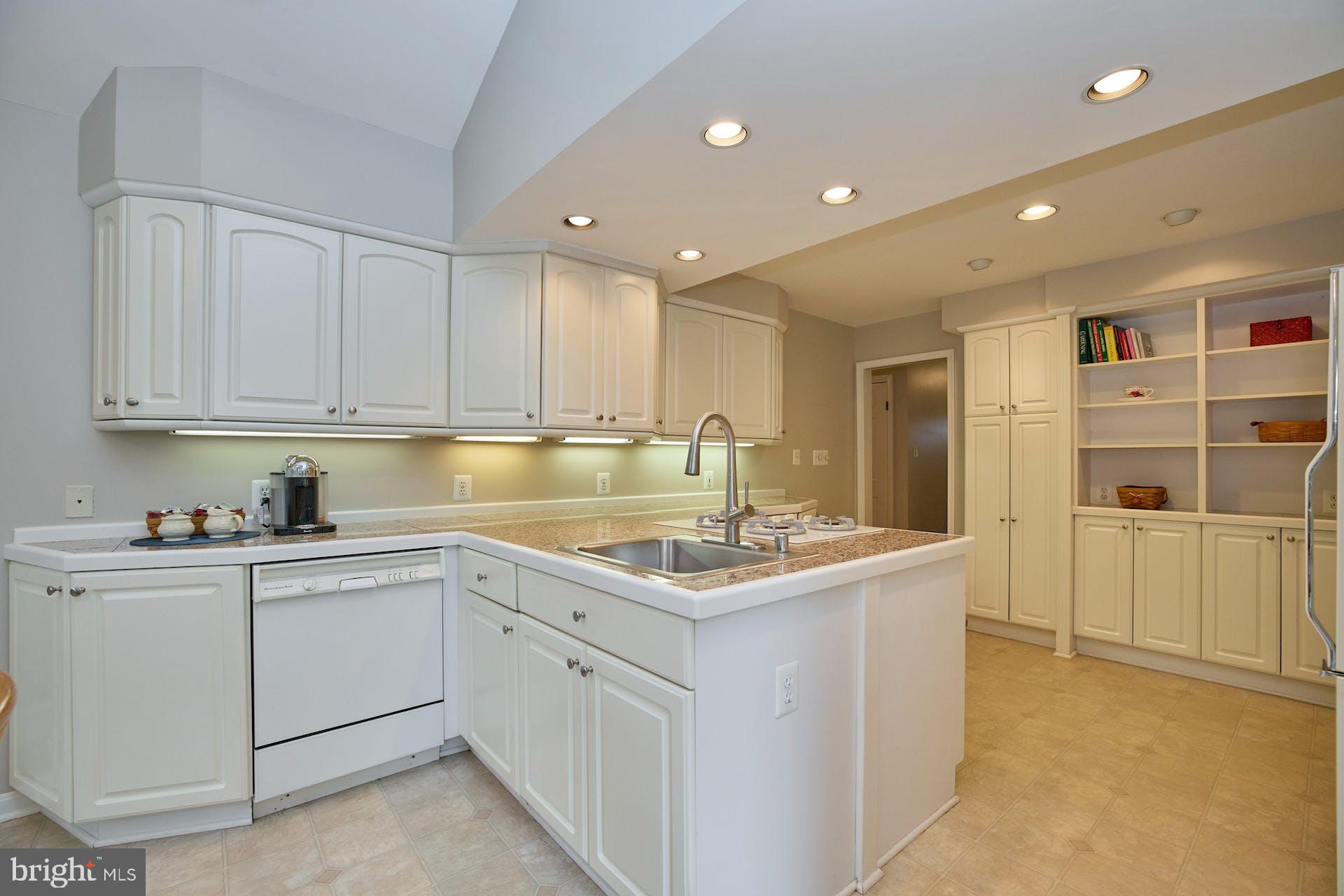 FONTAINEBLEAU ESTATES - Residential