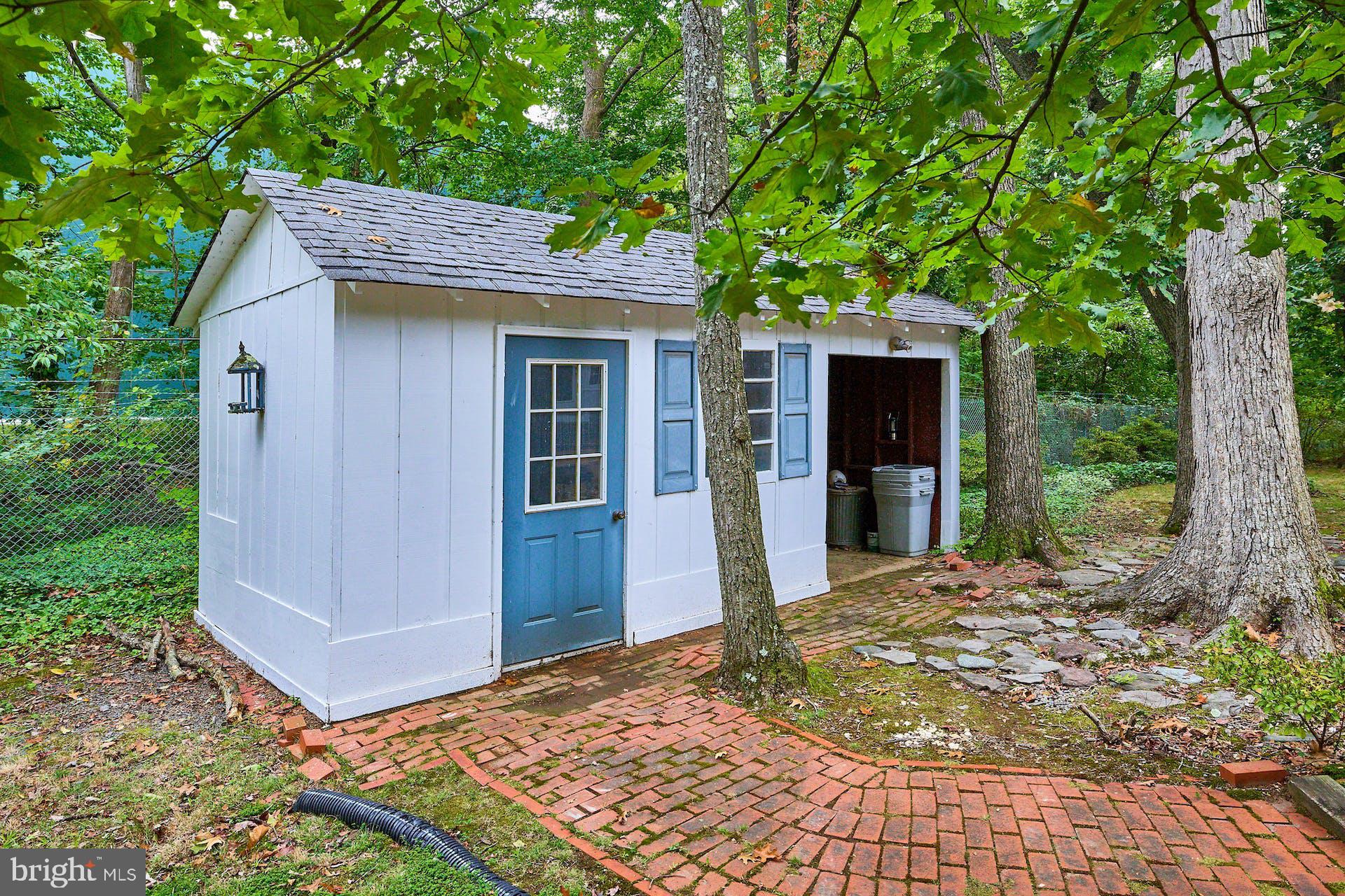 FONTAINEBLEAU ESTATES - Residential