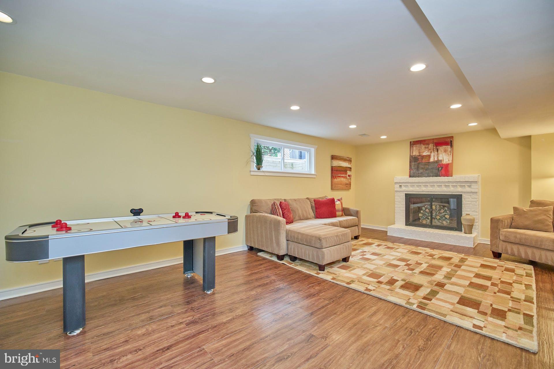 FONTAINEBLEAU ESTATES - Residential