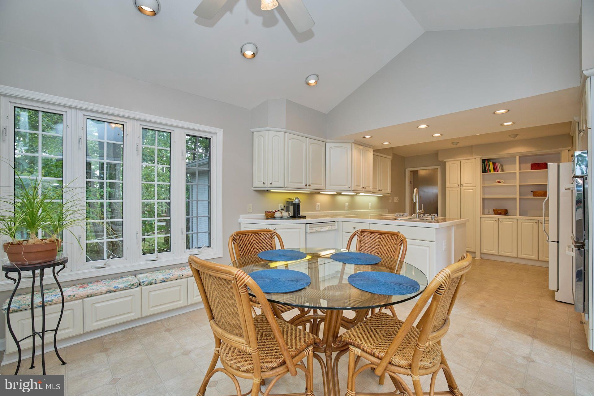 FONTAINEBLEAU ESTATES - Residential