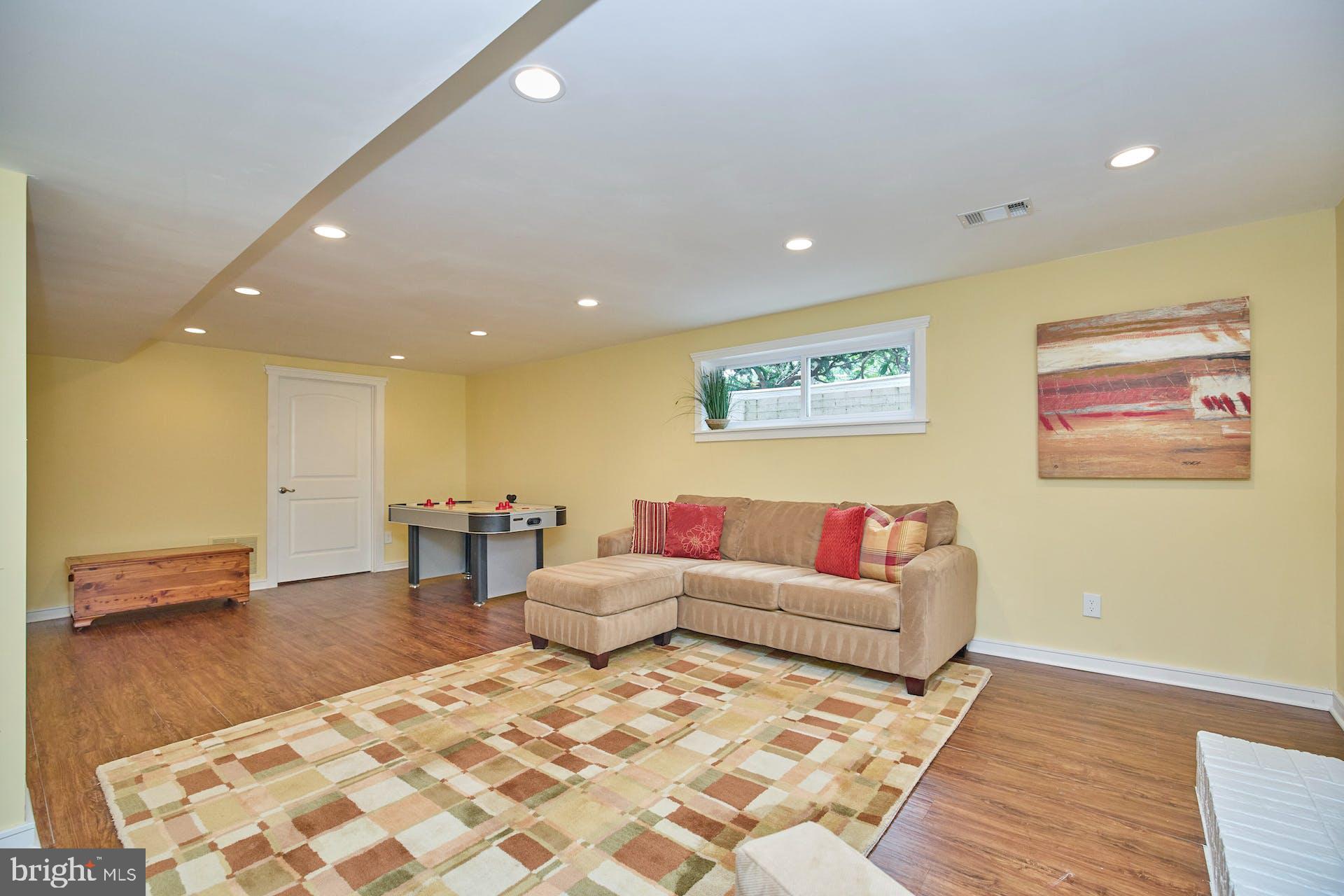 FONTAINEBLEAU ESTATES - Residential