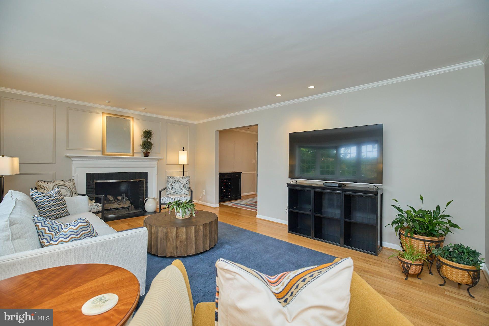 FONTAINEBLEAU ESTATES - Residential