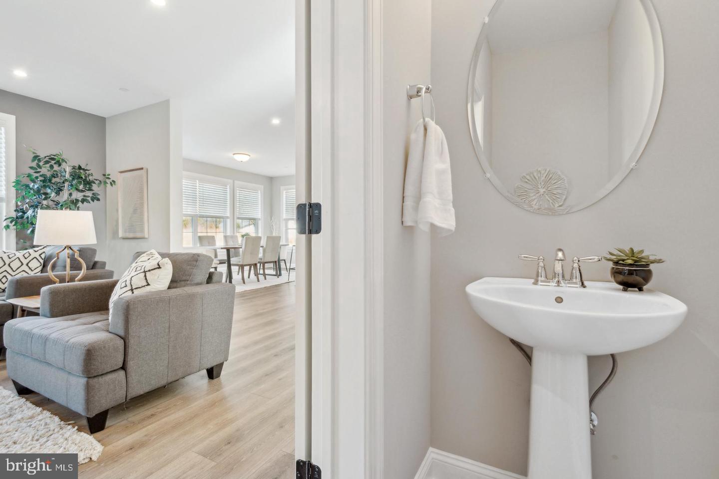 ALISON'S RIDGE - Land