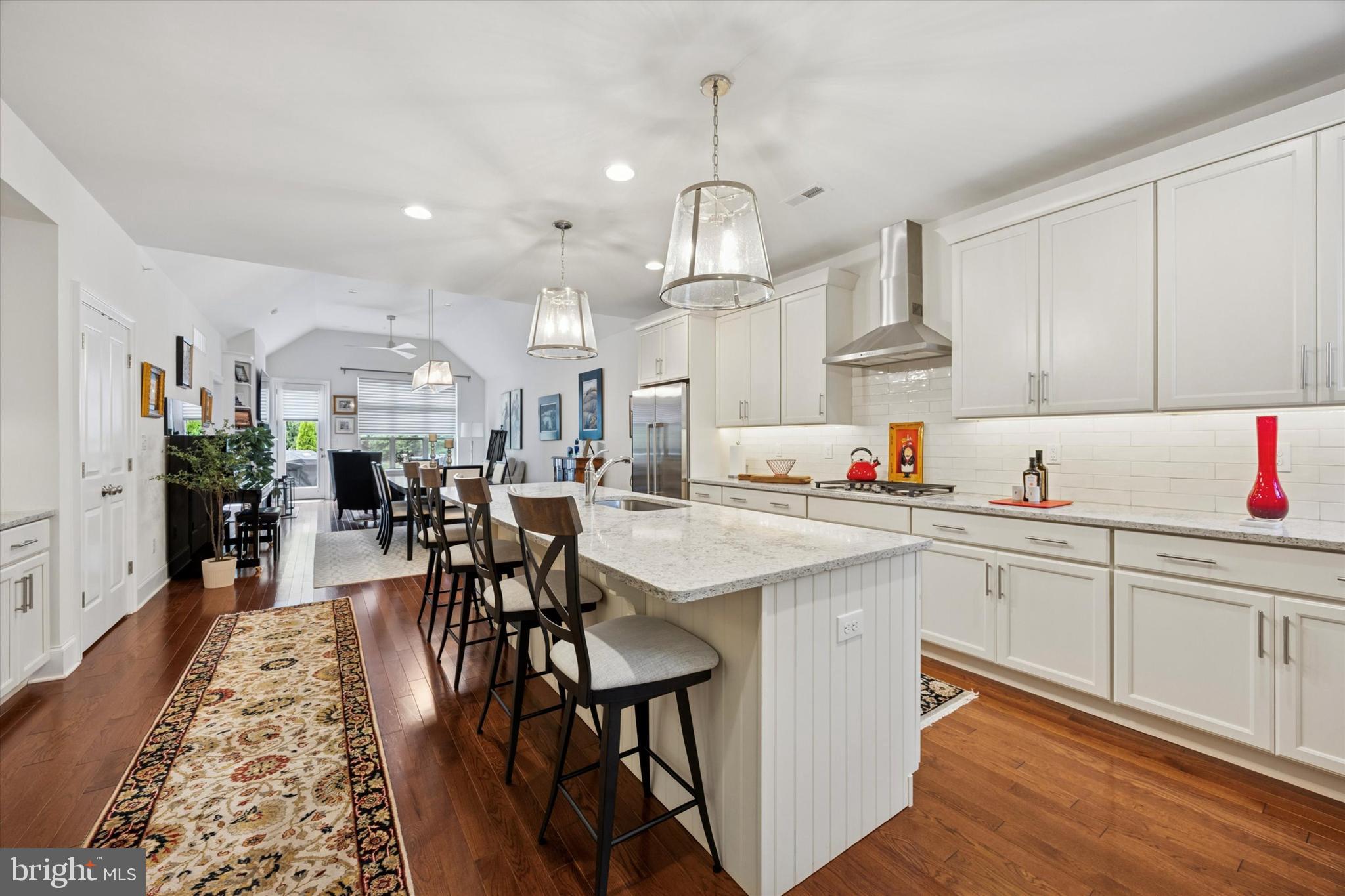1047 JAMES WALTER WAY