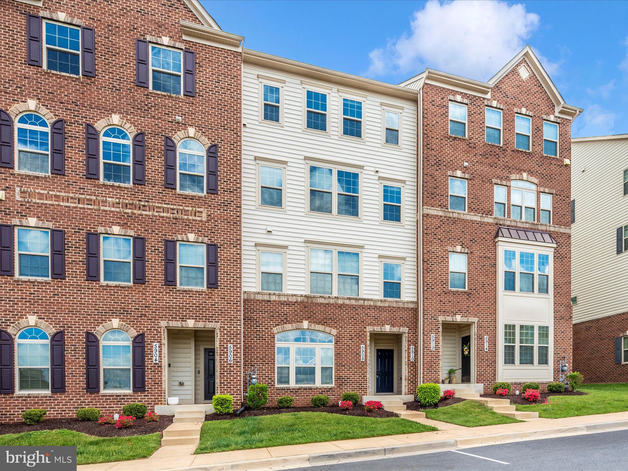 OAKDALE VILLAGE - Residential