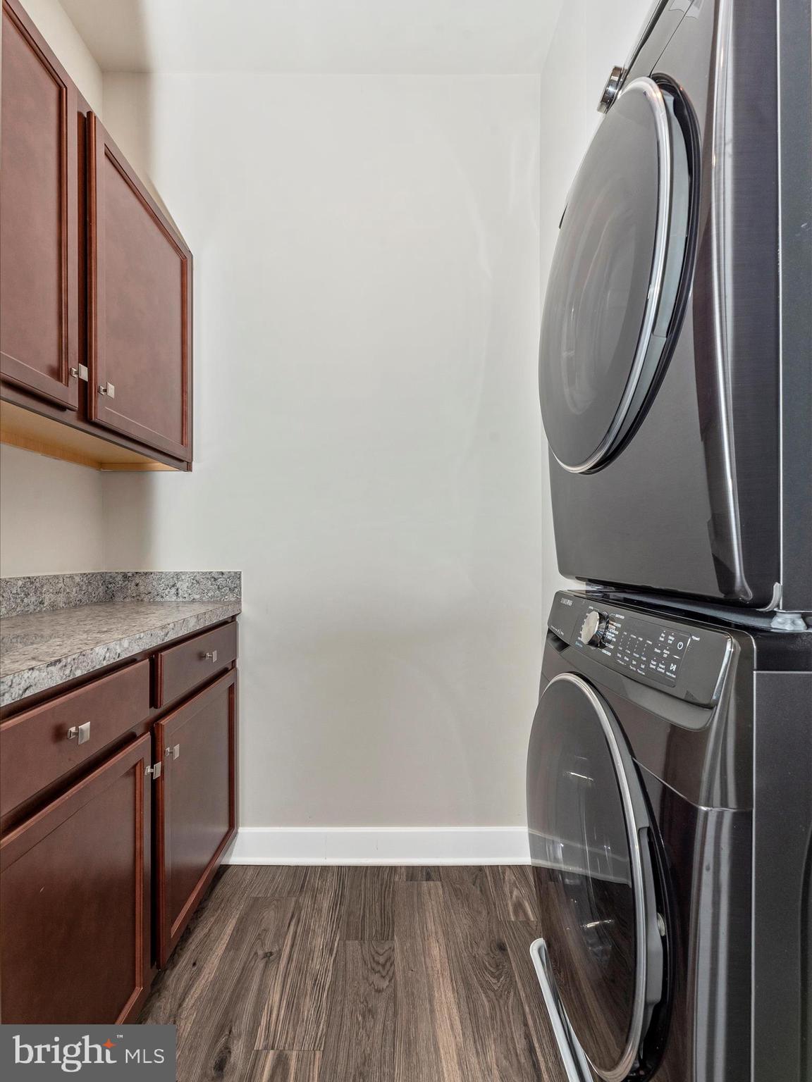 OAKDALE VILLAGE - Residential