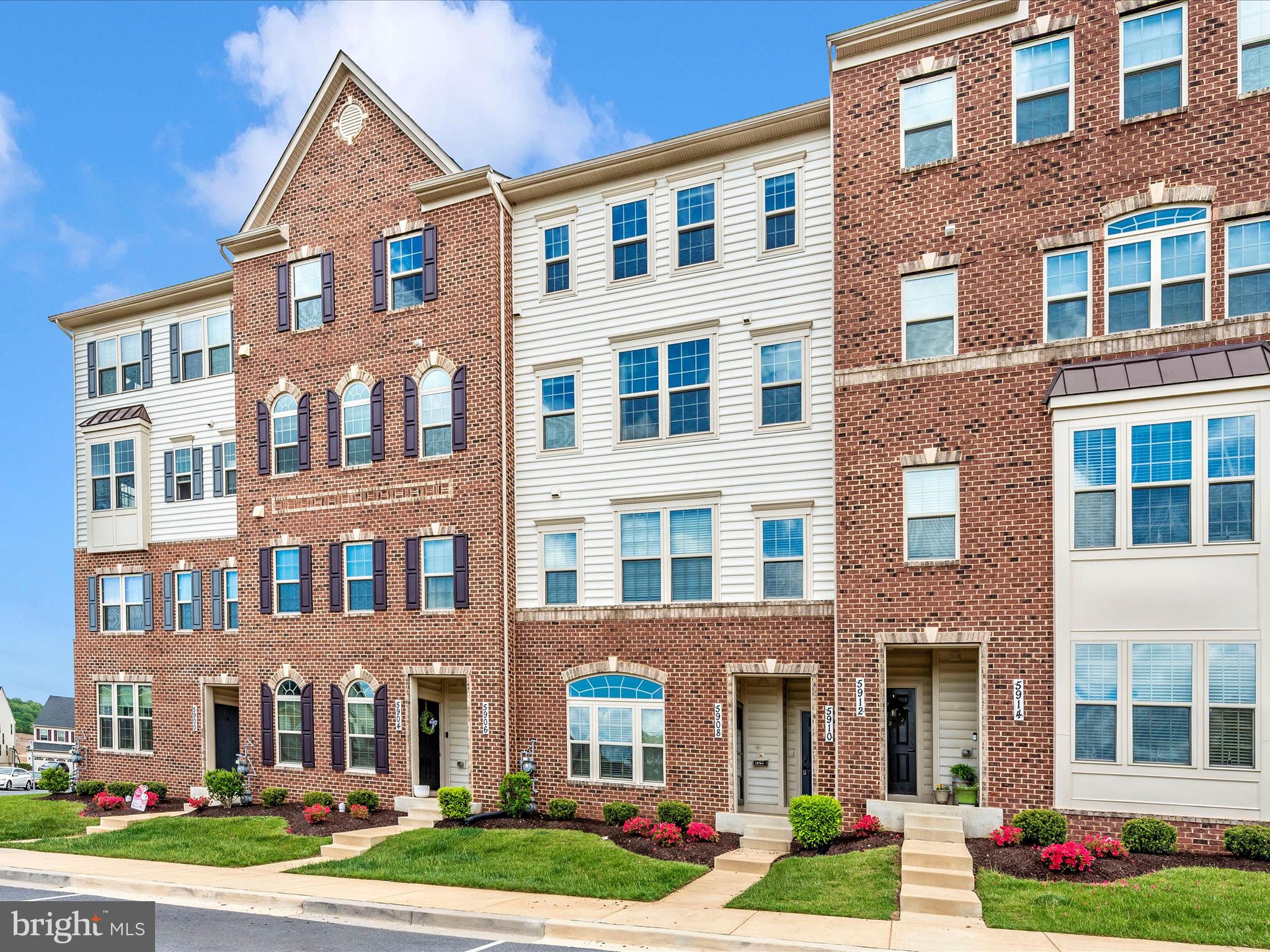 OAKDALE VILLAGE - Residential