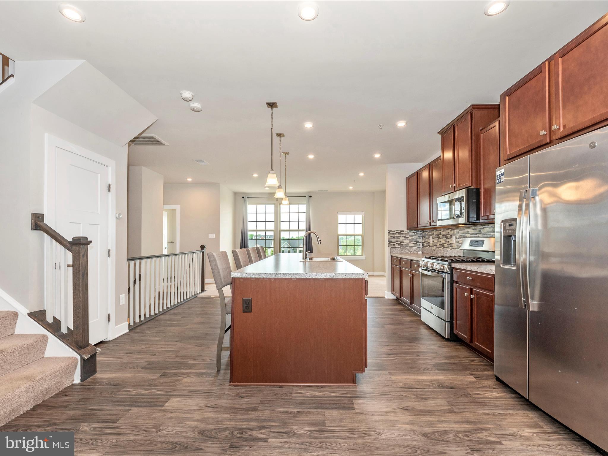 OAKDALE VILLAGE - Residential