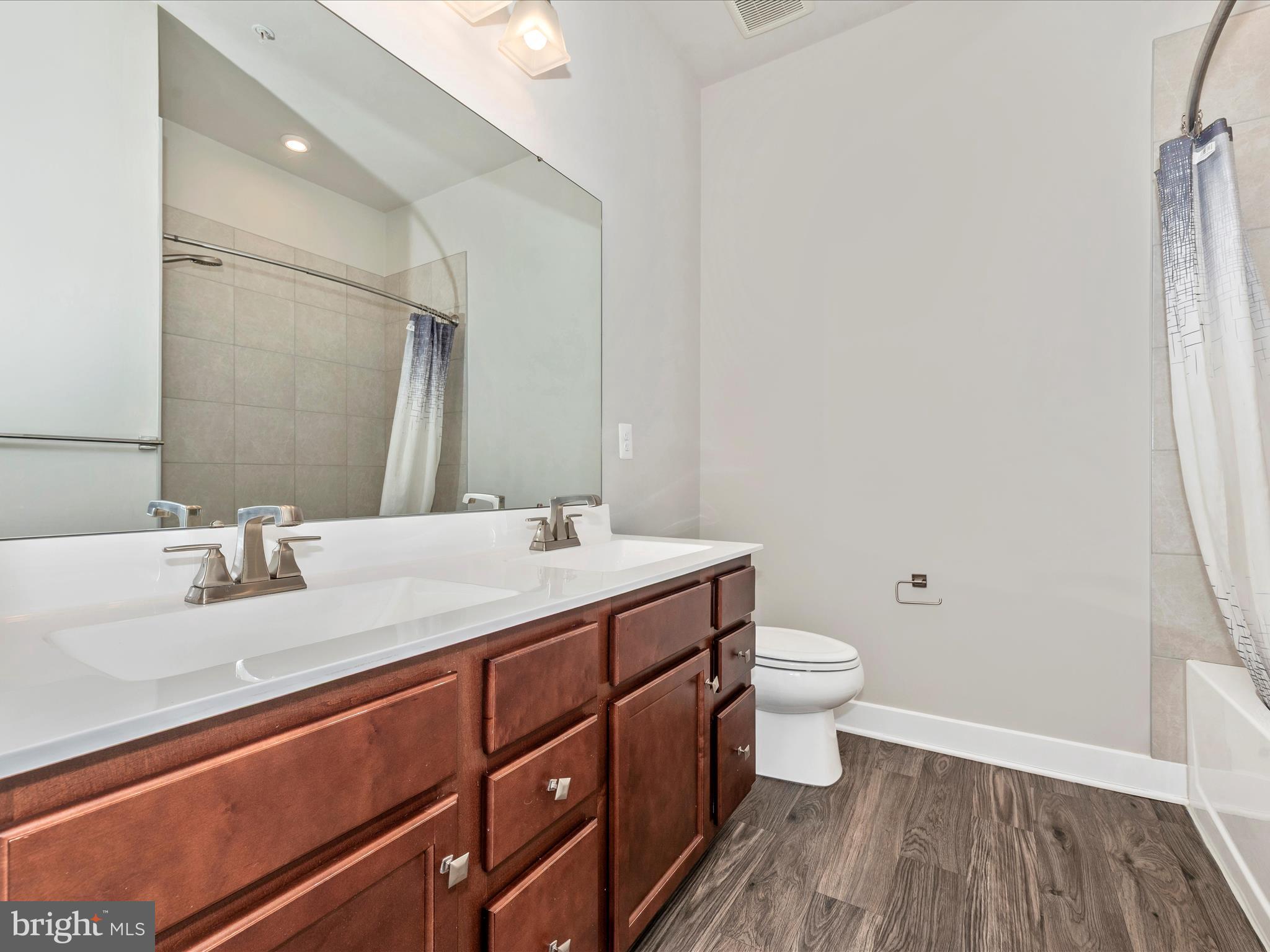 OAKDALE VILLAGE - Residential