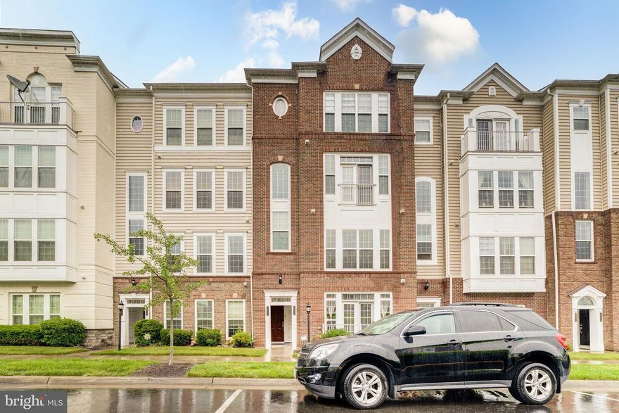 Potomac Club, It's not just a home; it's a lifestyle!  3 bedroom, 2 1/2 bath, 2 level condo with attached 1 car garage. Lots of parking on street in front of home. Amenities galore! Gated community w/guards. Clubhouse w/indoor & outdoor pool, spa, sauna, staffed gym with free classes, rock-climbing wall, business center, 2 playgrounds. Great community events. Walk to restaurants, shops, including Starbucks, Apple store, Alamo movie theater, & Wegmans. 1/2 mi. Hwy 95/HOV & commuter lot. 2mi to VRE. Easy commute to: DC/Ft. Belvoir/Quantico/Pentagon. HOA fees include: water, trash, sewer, exterior maintenance, landscaping, and more! See 3D tour.