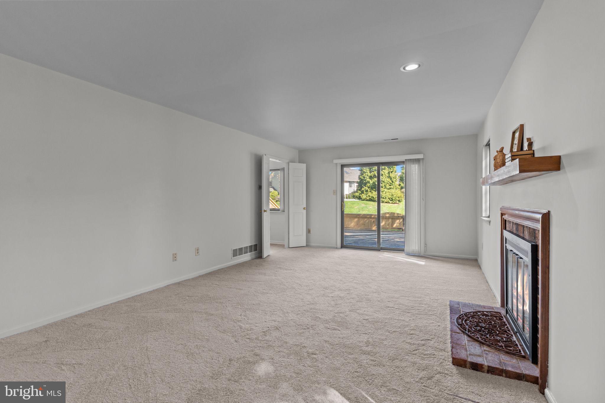 YARDLEY CORNERS - Residential