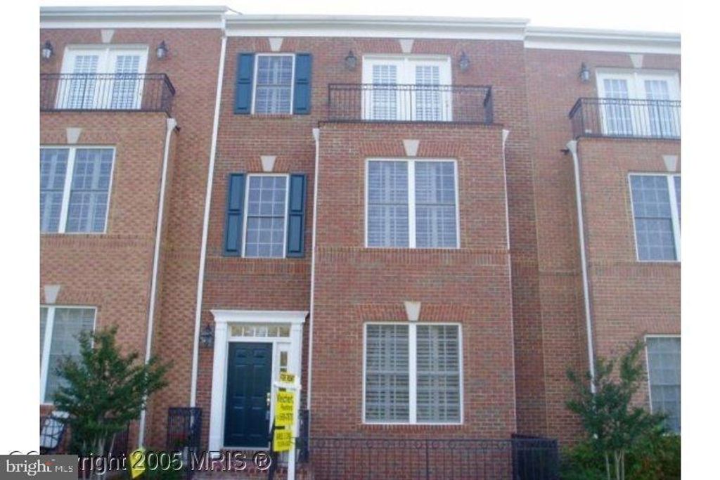 Photo of 743 Vestal Street, WOODBRIDGE, VA 22191 (MLS # VAPW2105604)