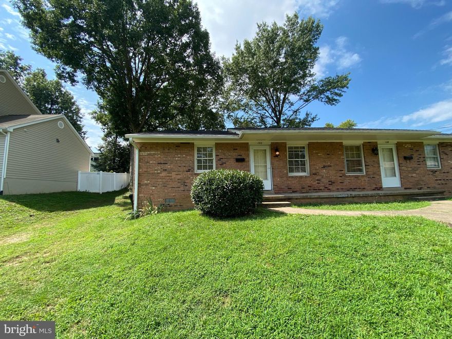 Charming 2 bedroom duplex located off Lafayette.  Minutes for VRE, Downtown & so much more!  Newly renovated to feature gleaming flooring throughout, spacious 2 bedroom/ 1 bathroom.  Separate dining/ living room areas.  Kitchen with newer appliances.  New washer/ dryer provided as-is.  No pets.  Ready for move in!