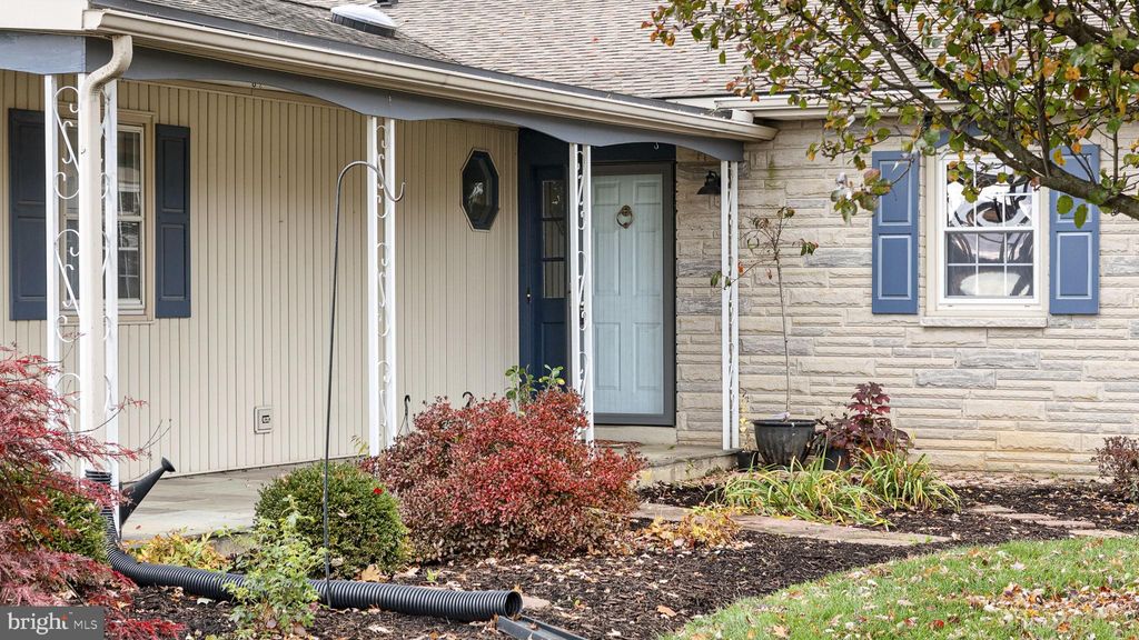 Photo of 46 Green Acre Road, LITITZ, PA 17543 (MLS # PALA2079412)