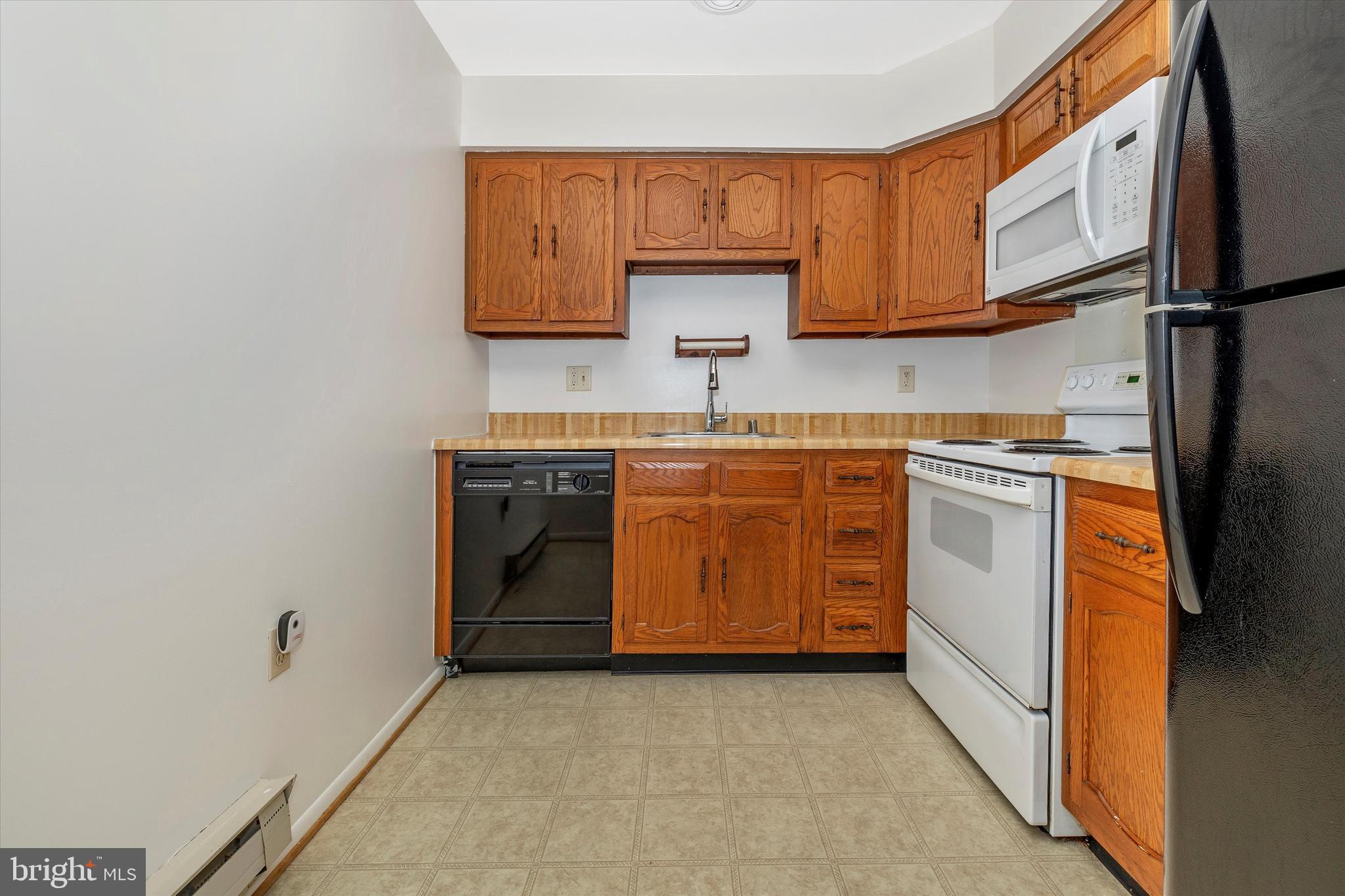 CRESTWOOD VILLAGE - Residential Lease