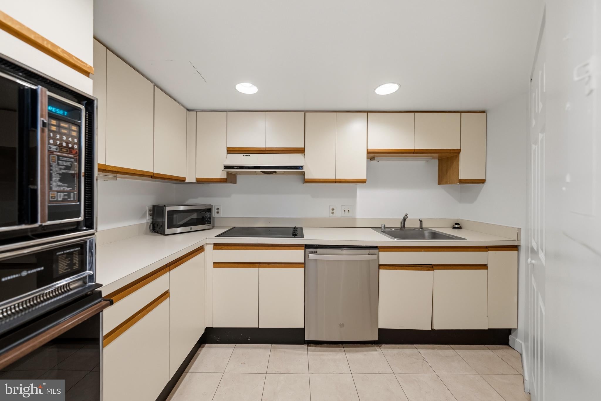 1099 22ND STREET NW 103