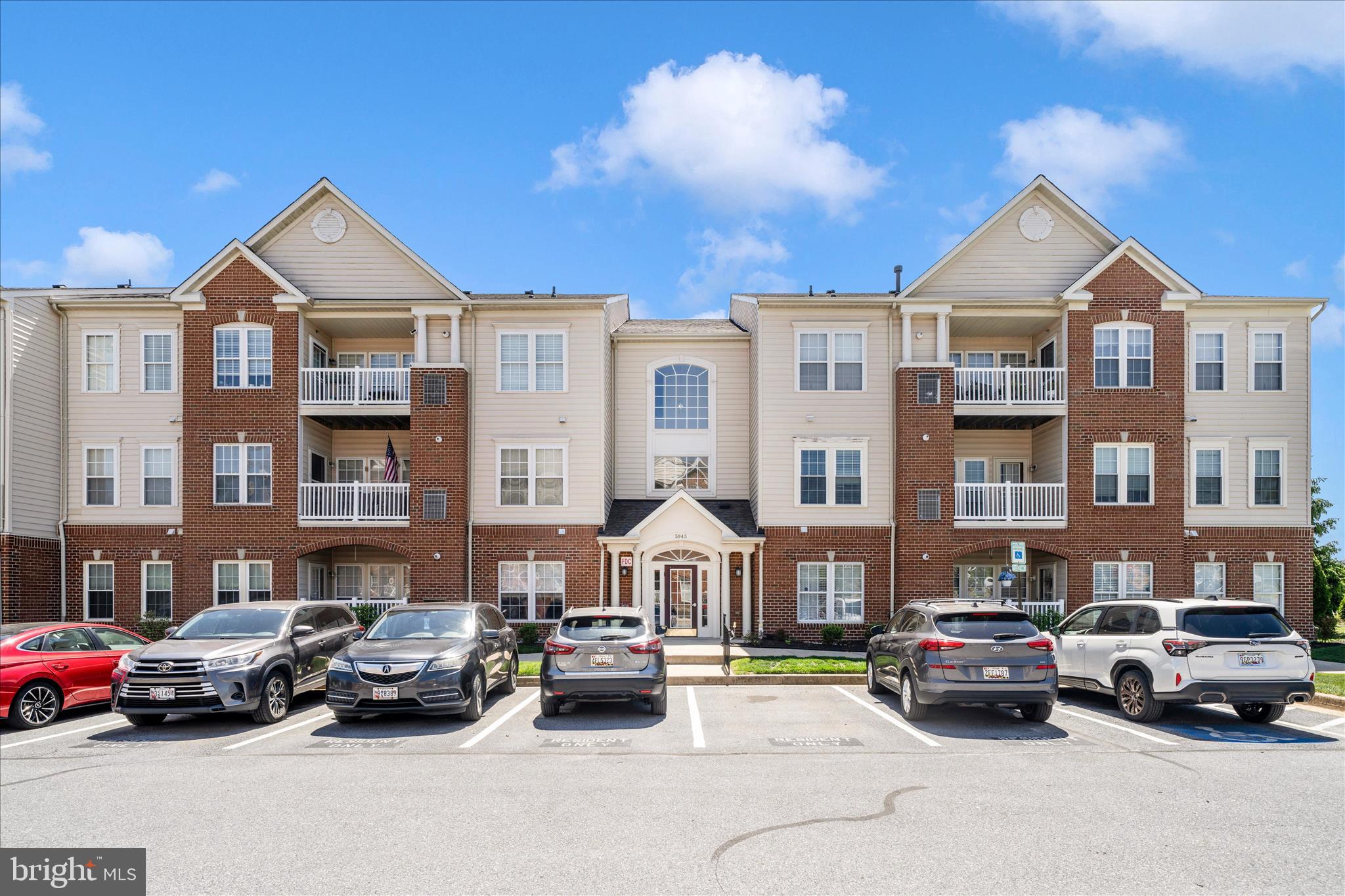 COURTYARDS AT TIMBERS - Residential