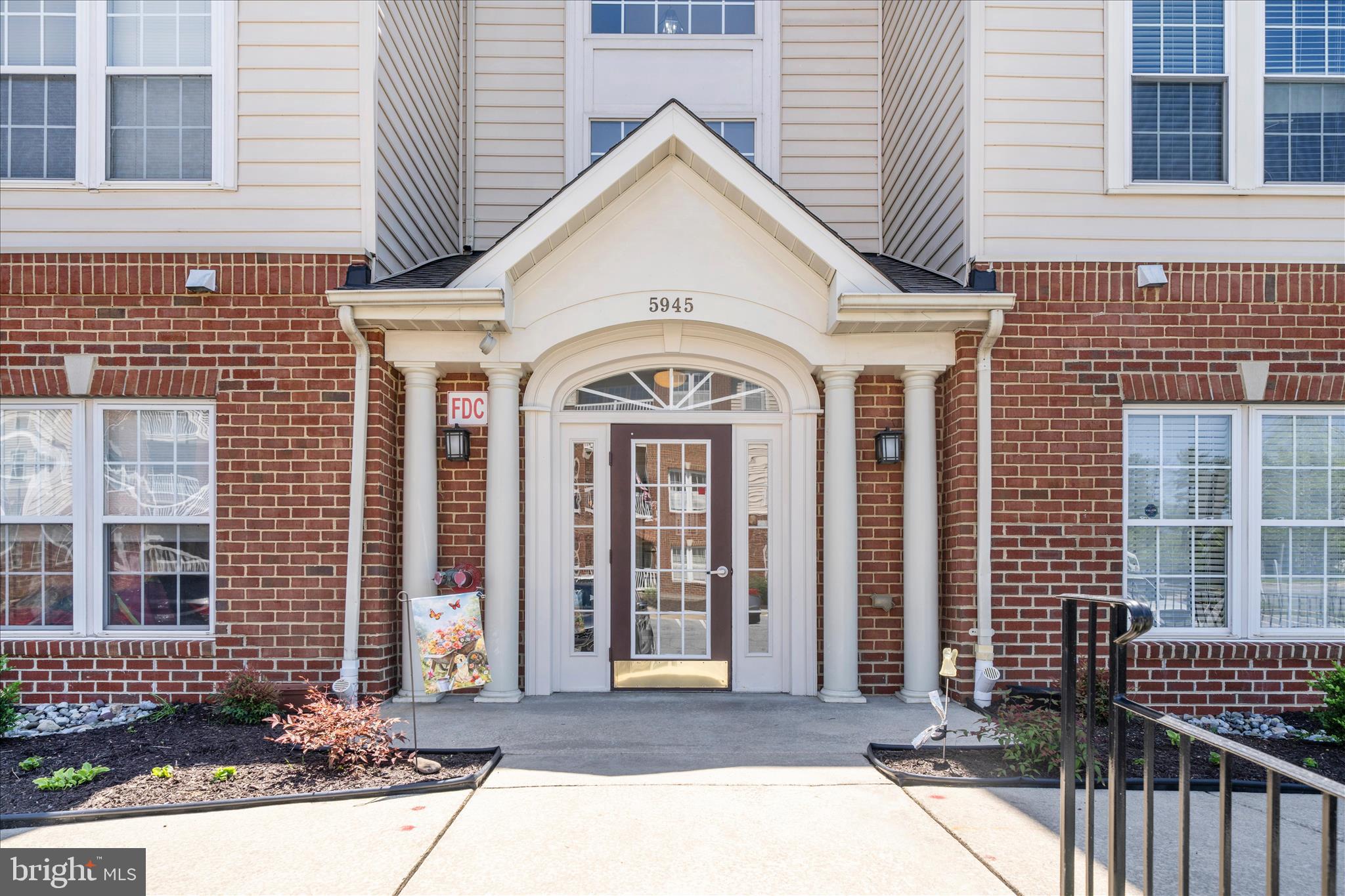 COURTYARDS AT TIMBERS - Residential