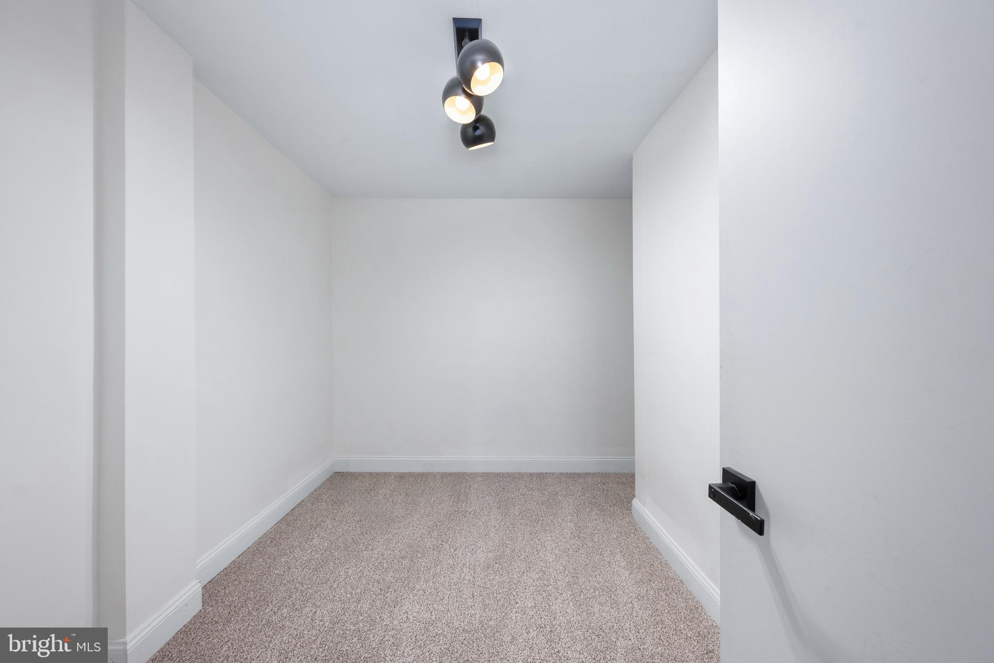 BELMONT HILLS/INGLESIDE - Residential