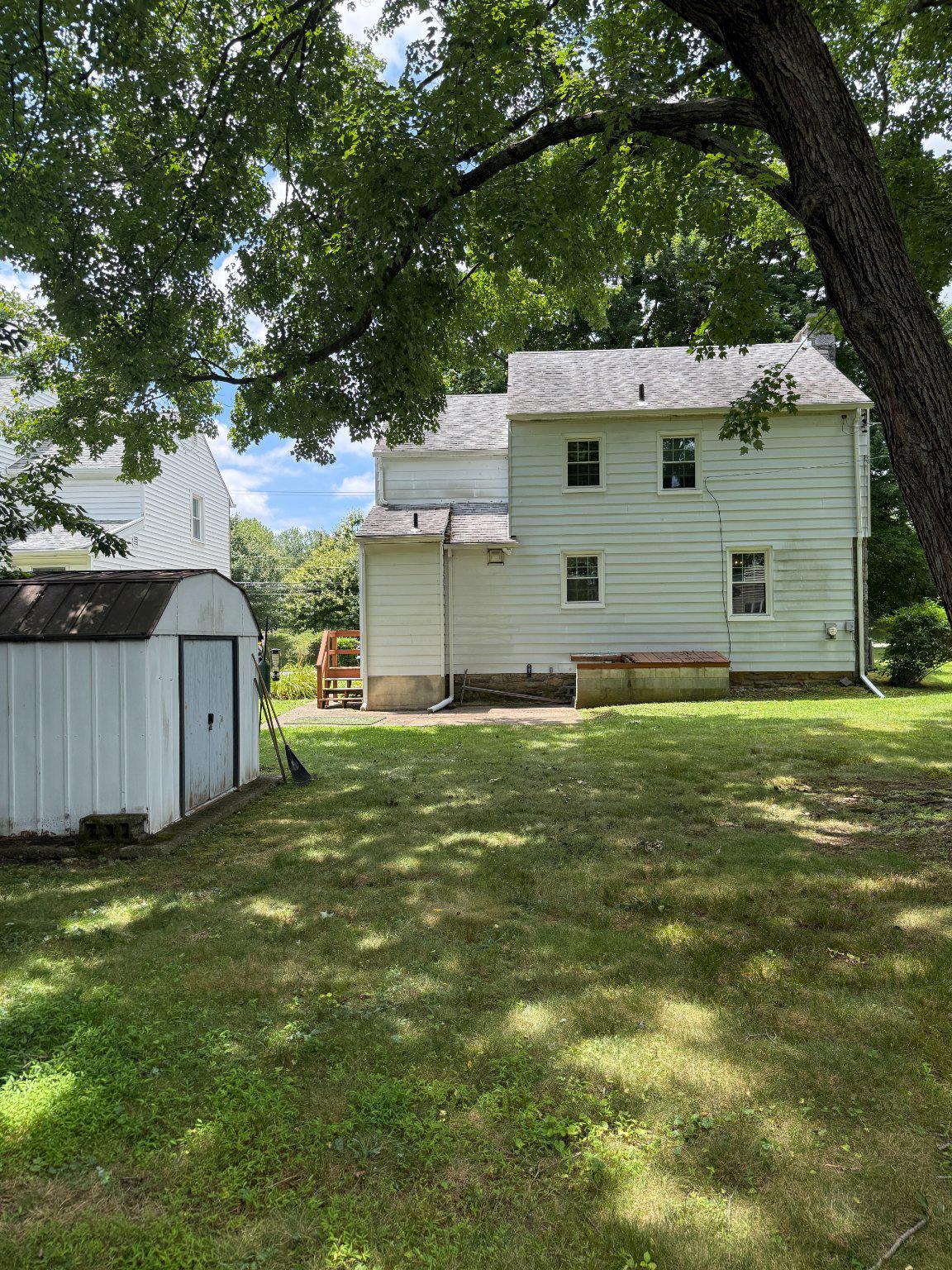 23 W WOODLAND AVENUE