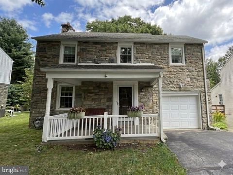 Photo of 23 W Woodland Avenue, SPRINGFIELD, PA 19064 (MLS # PADE2119402)