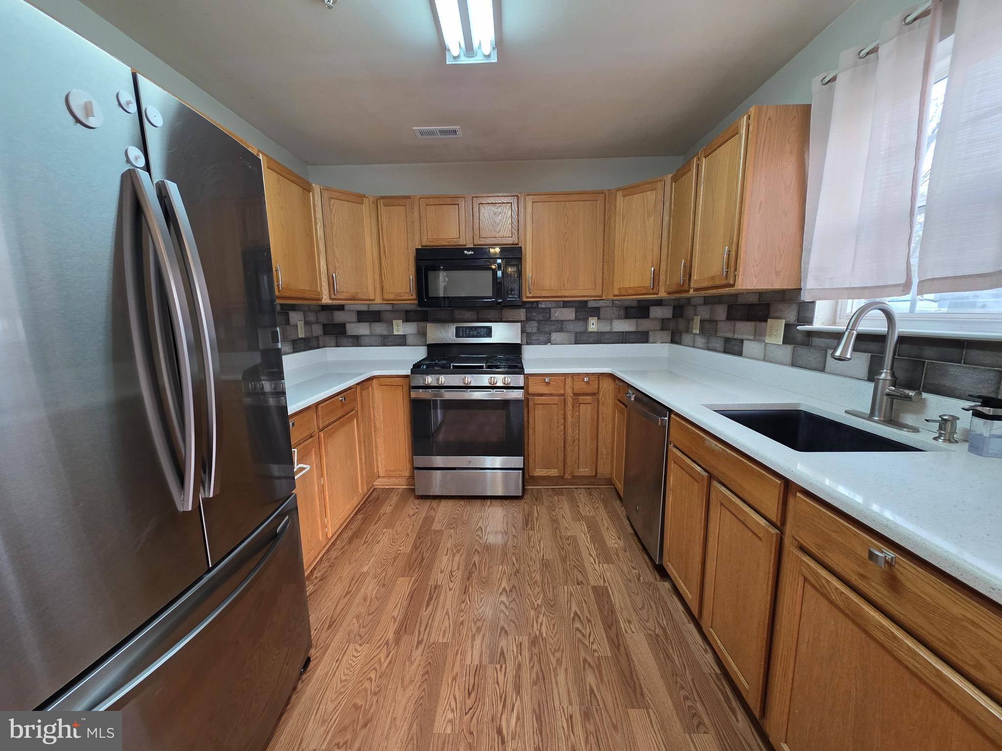 GLENN ROSE - Residential Lease