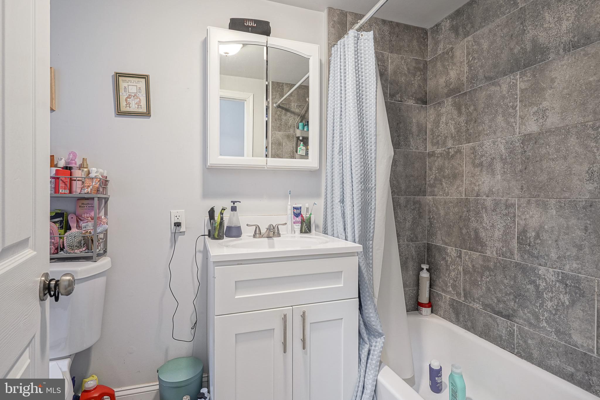 FRANCISVILLE - Residential Income