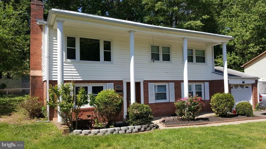 Convenient  location, 4 bedroom 2 and 1/2 bath. Extra size master bedroom with walk in closet garage, updated kitchen, new roof, fireplace, hardwood floors ready to move in! Great for starter or downsizing. Near 95, 66, 234, Potomac Mills.  Quiet neighborhood Come and make this house your home.