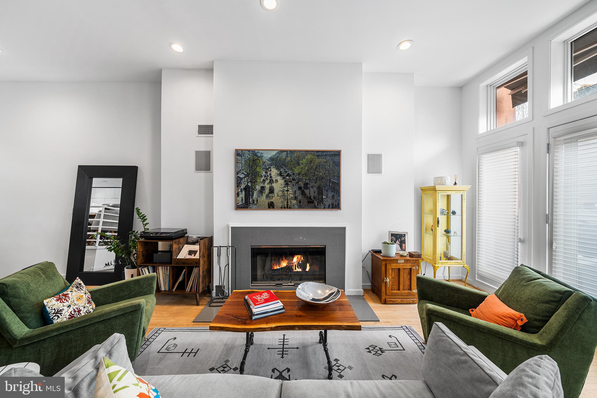 QUEEN VILLAGE - Residential