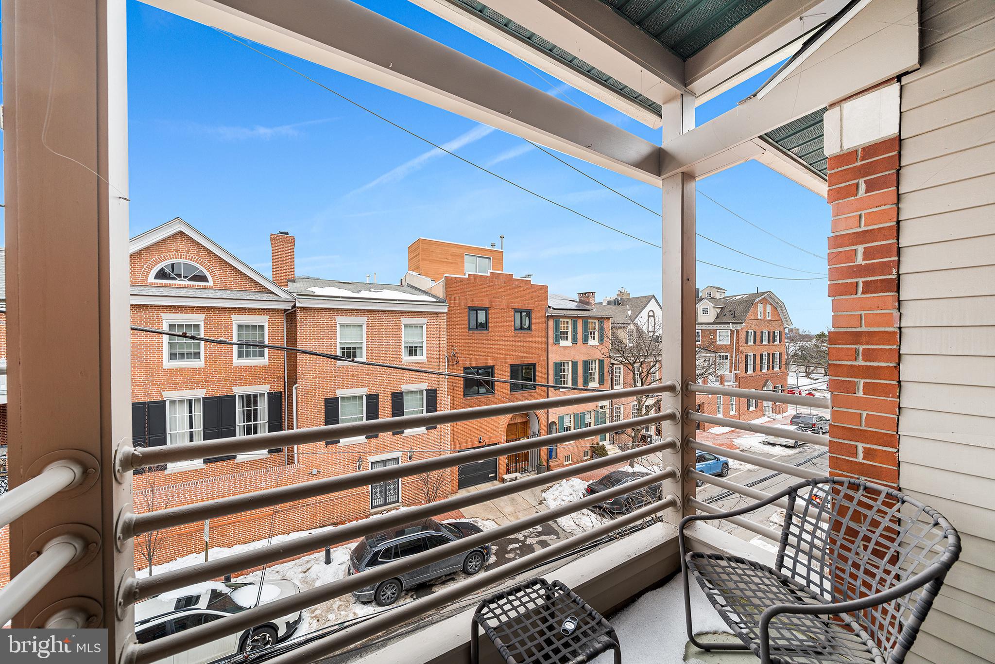 QUEEN VILLAGE - Residential
