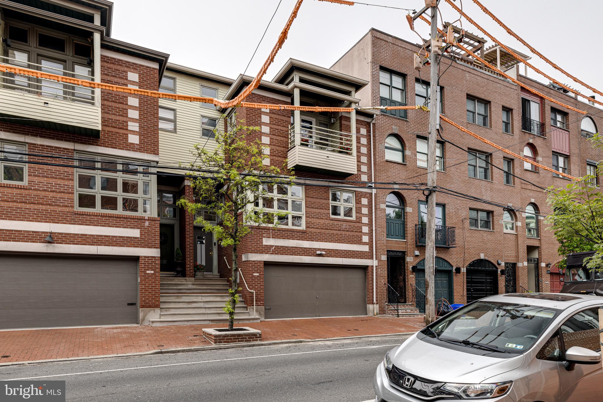 QUEEN VILLAGE - Residential