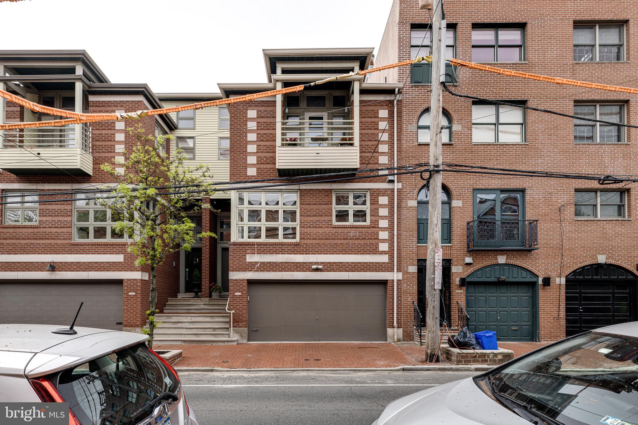 QUEEN VILLAGE - Residential