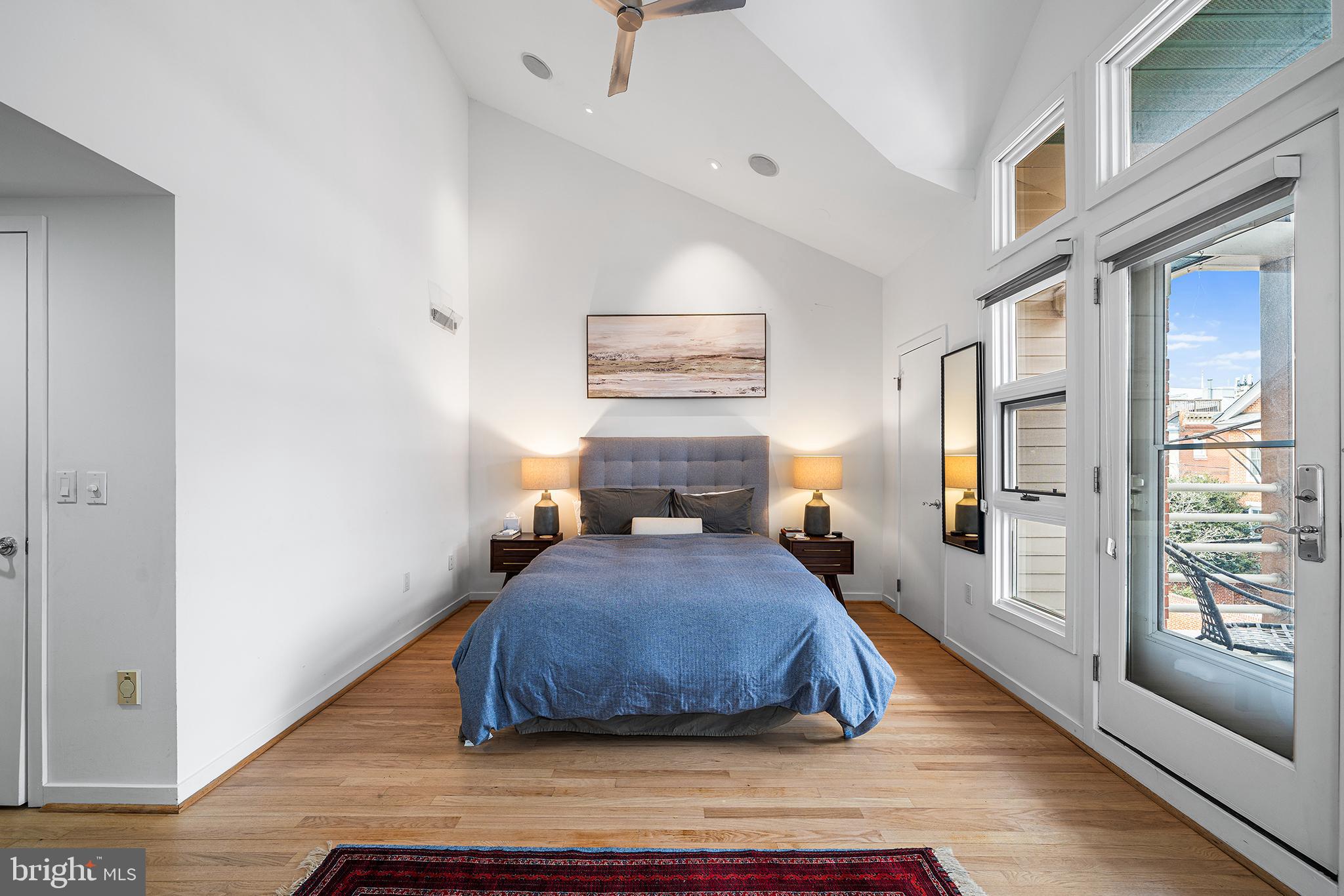 QUEEN VILLAGE - Residential