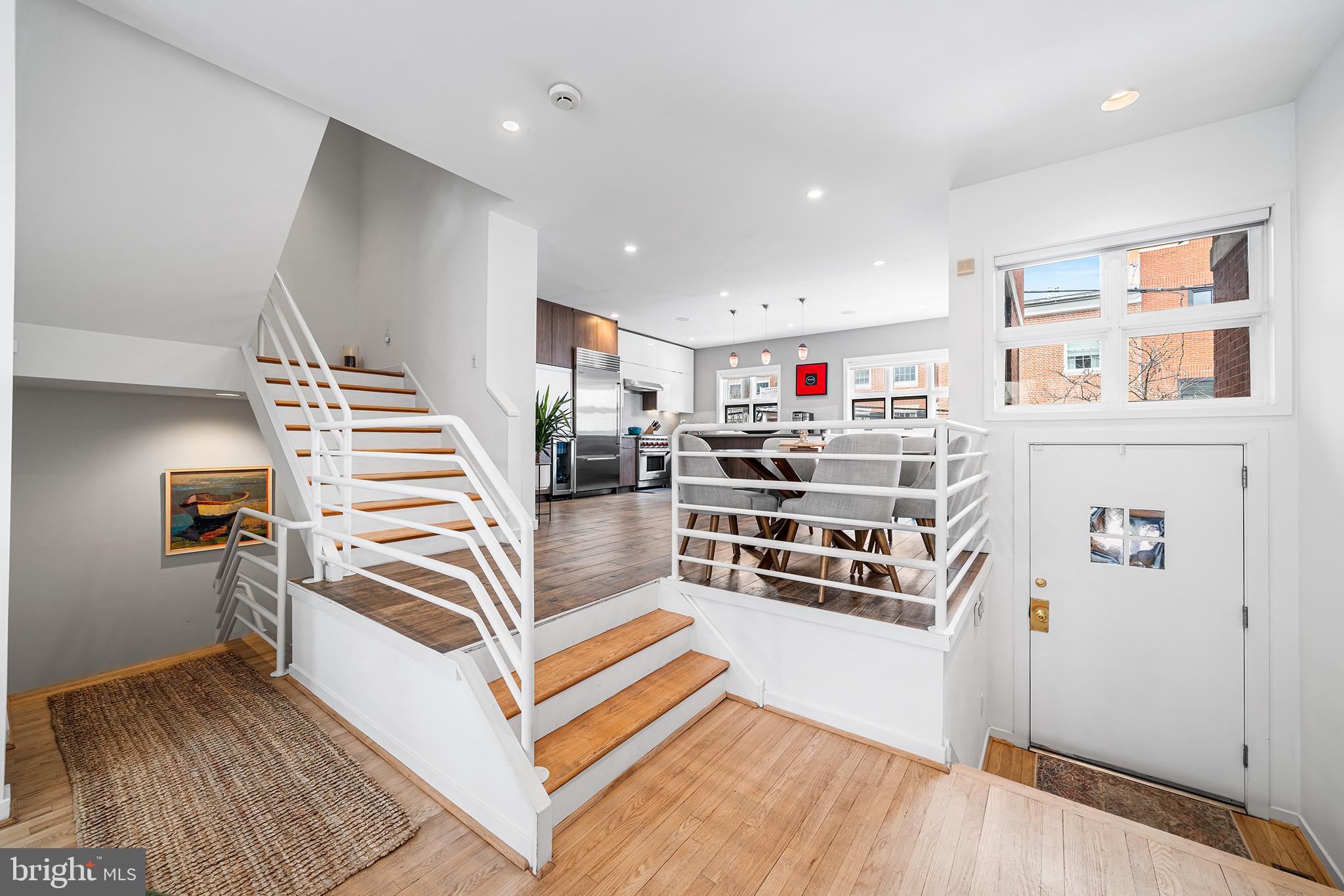 QUEEN VILLAGE - Residential