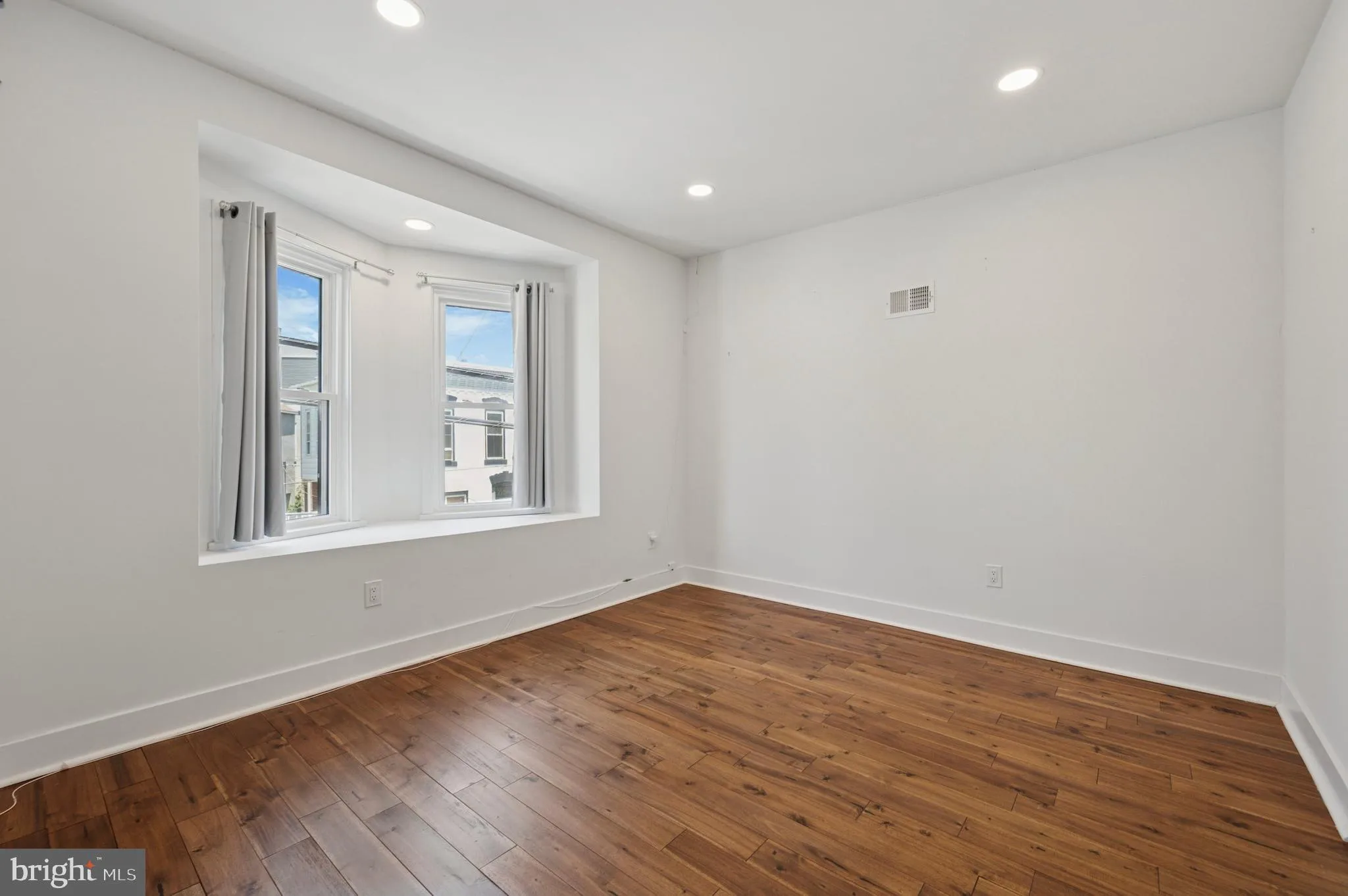 Philadelphia, Pennsylvania 19146, United States, 3 Bedrooms Bedrooms, ,3 BathroomsBathrooms,Residential,Active,166980