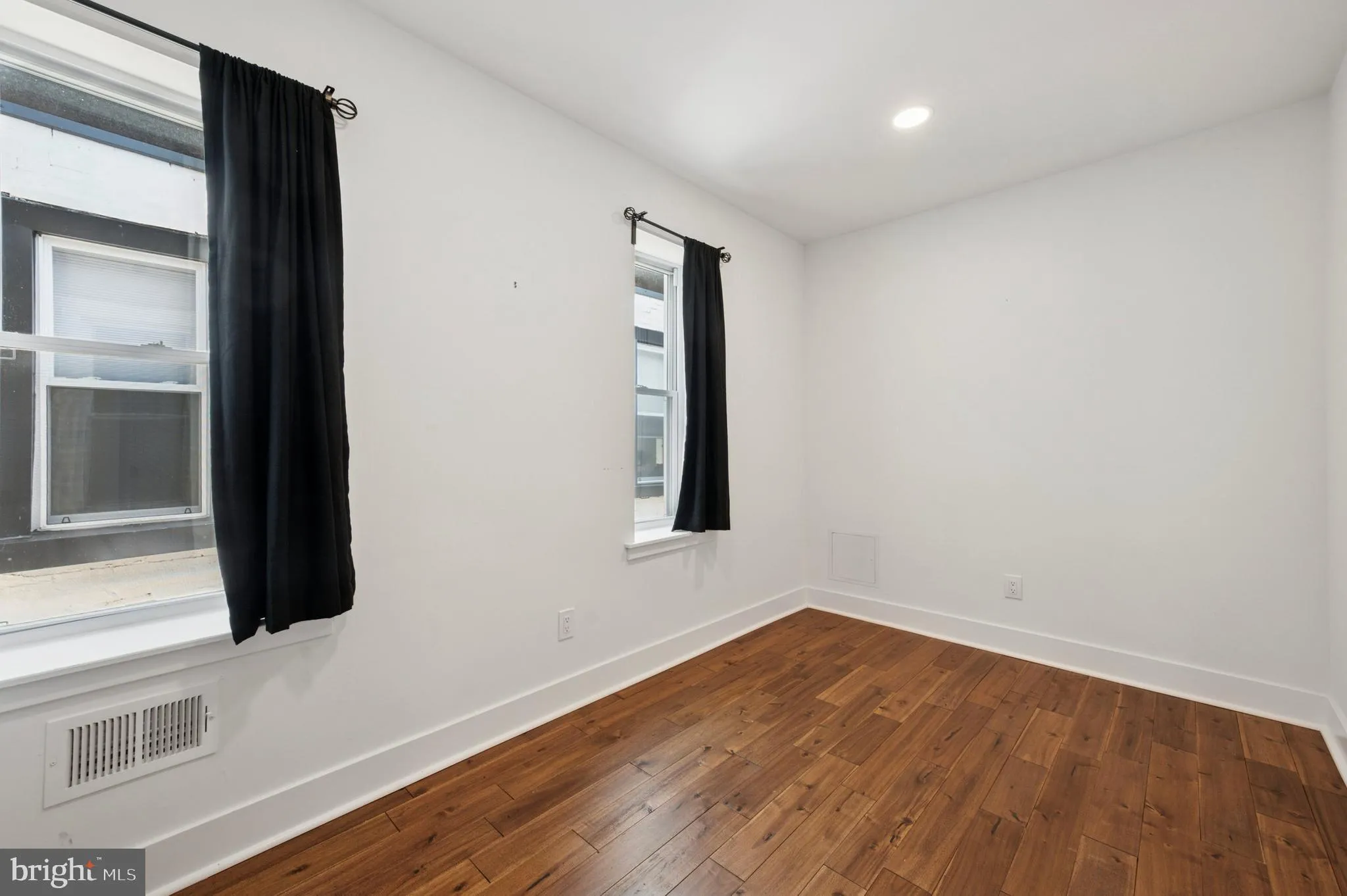 Philadelphia, Pennsylvania 19146, United States, 3 Bedrooms Bedrooms, ,3 BathroomsBathrooms,Residential,Active,166980